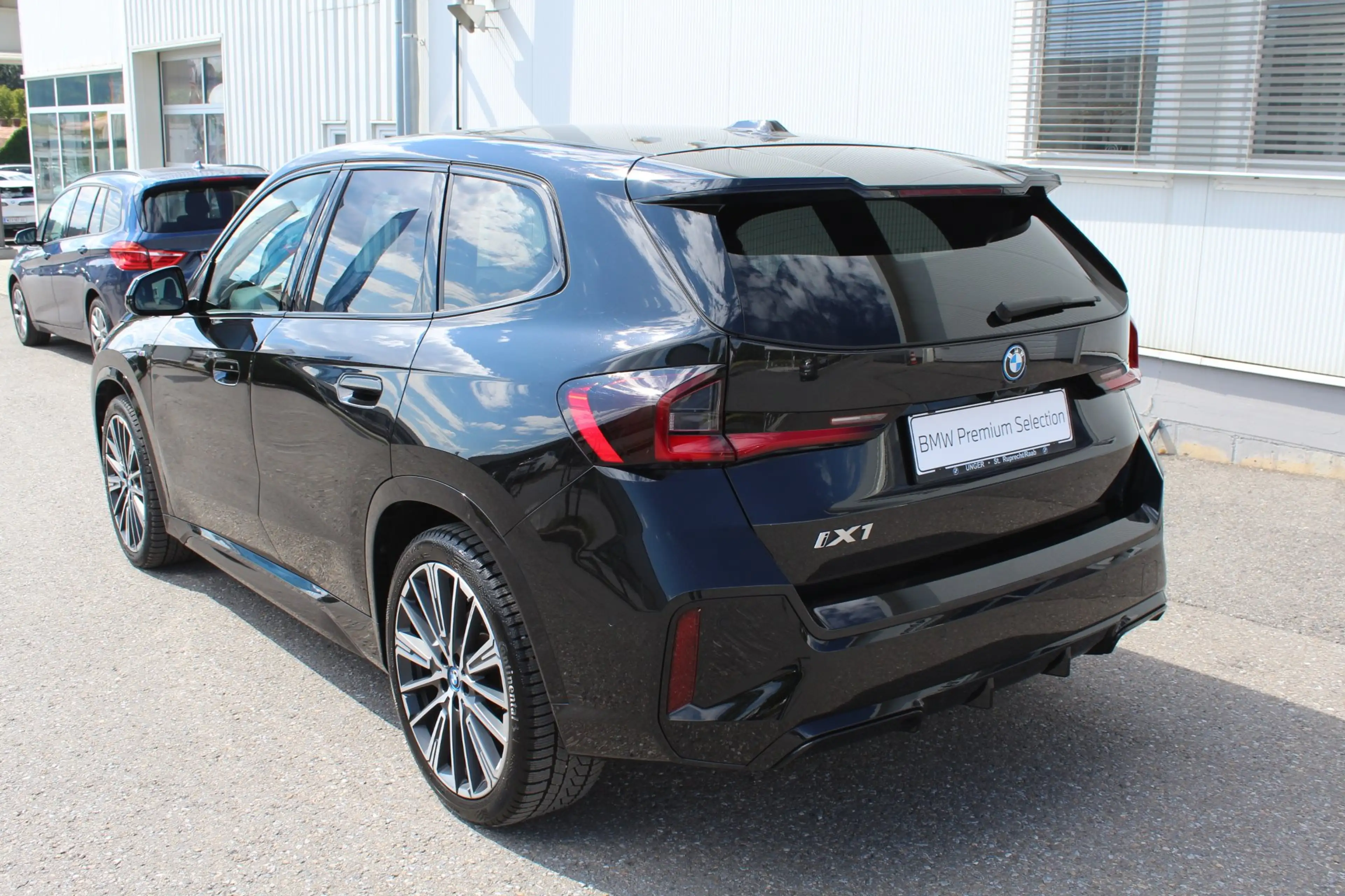 BMW iX1 xDrive30 — photo 5