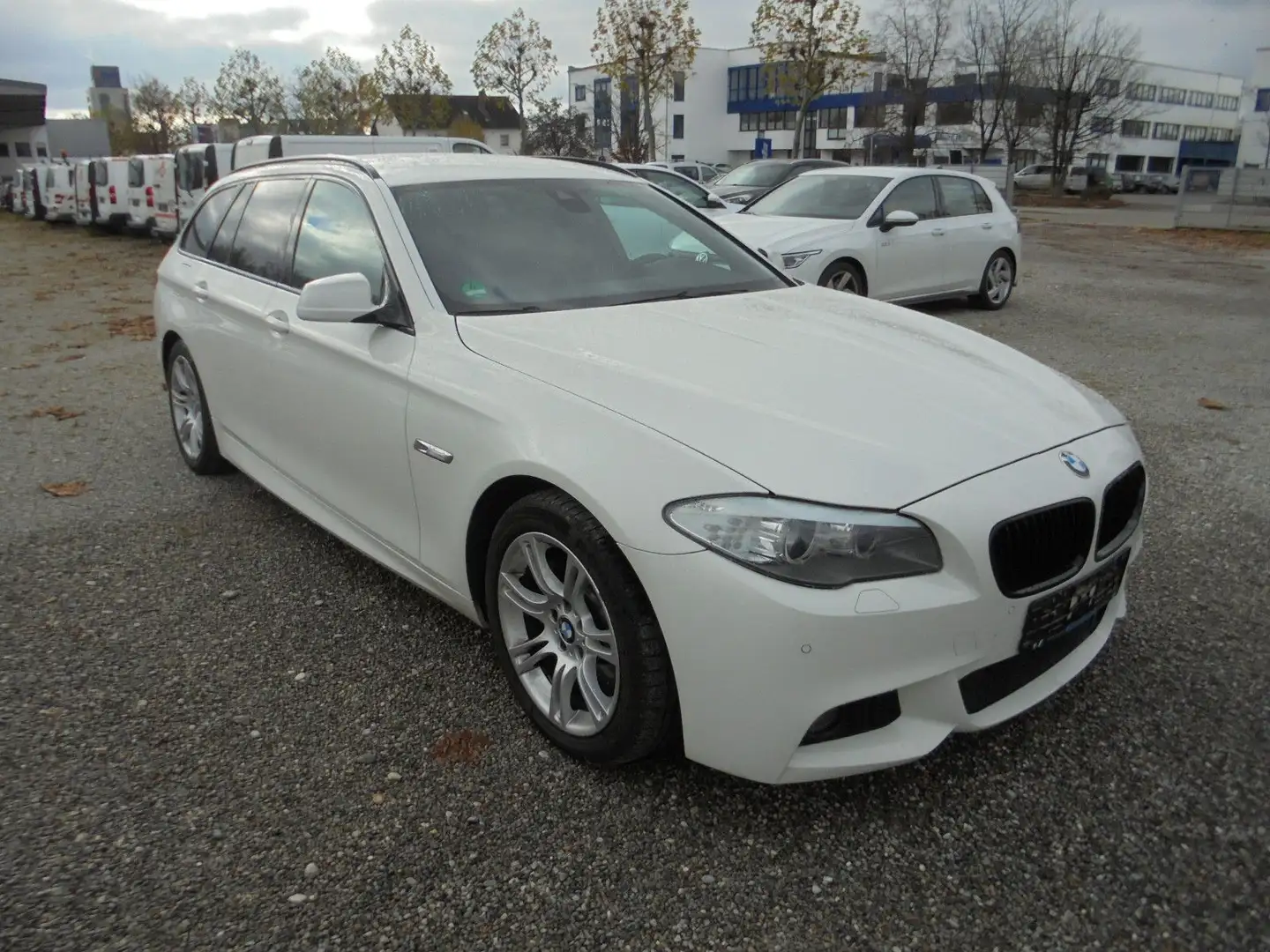 BMW 525 d Touring Sportaut. ~ /// M-Paket von Werk Weiß - 1