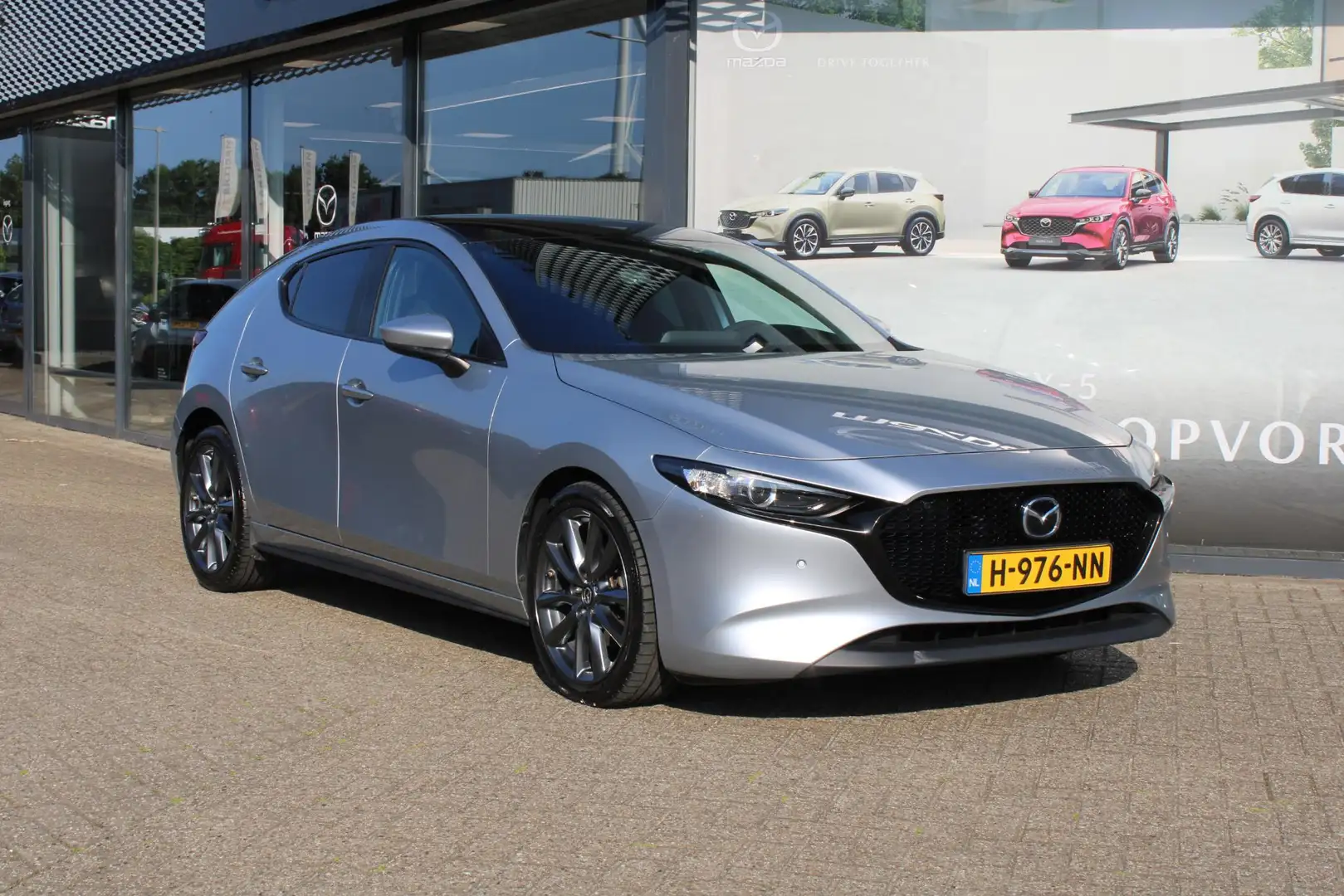 Mazda 3 HB 2.0 e-SkyActiv-G M Hybrid 122 Comfort , Automaa Grijs - 2