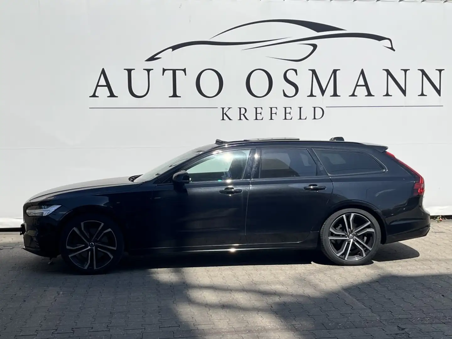 Volvo V90 R Design Recharge Plug-In Hybrid AWD PANO Schwarz - 2