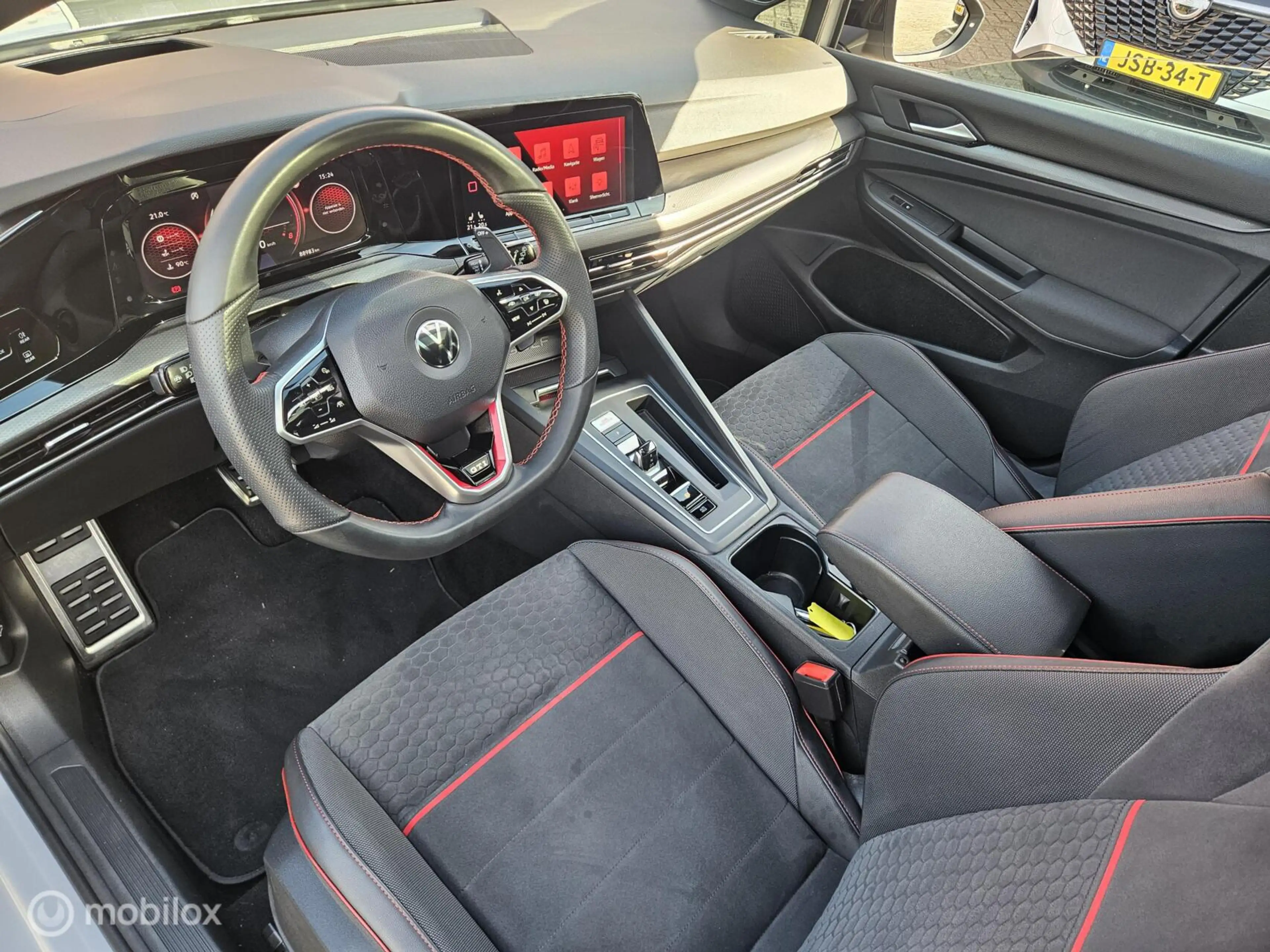 Volkswagen Golf GTI 2.0 TSI — photo 12