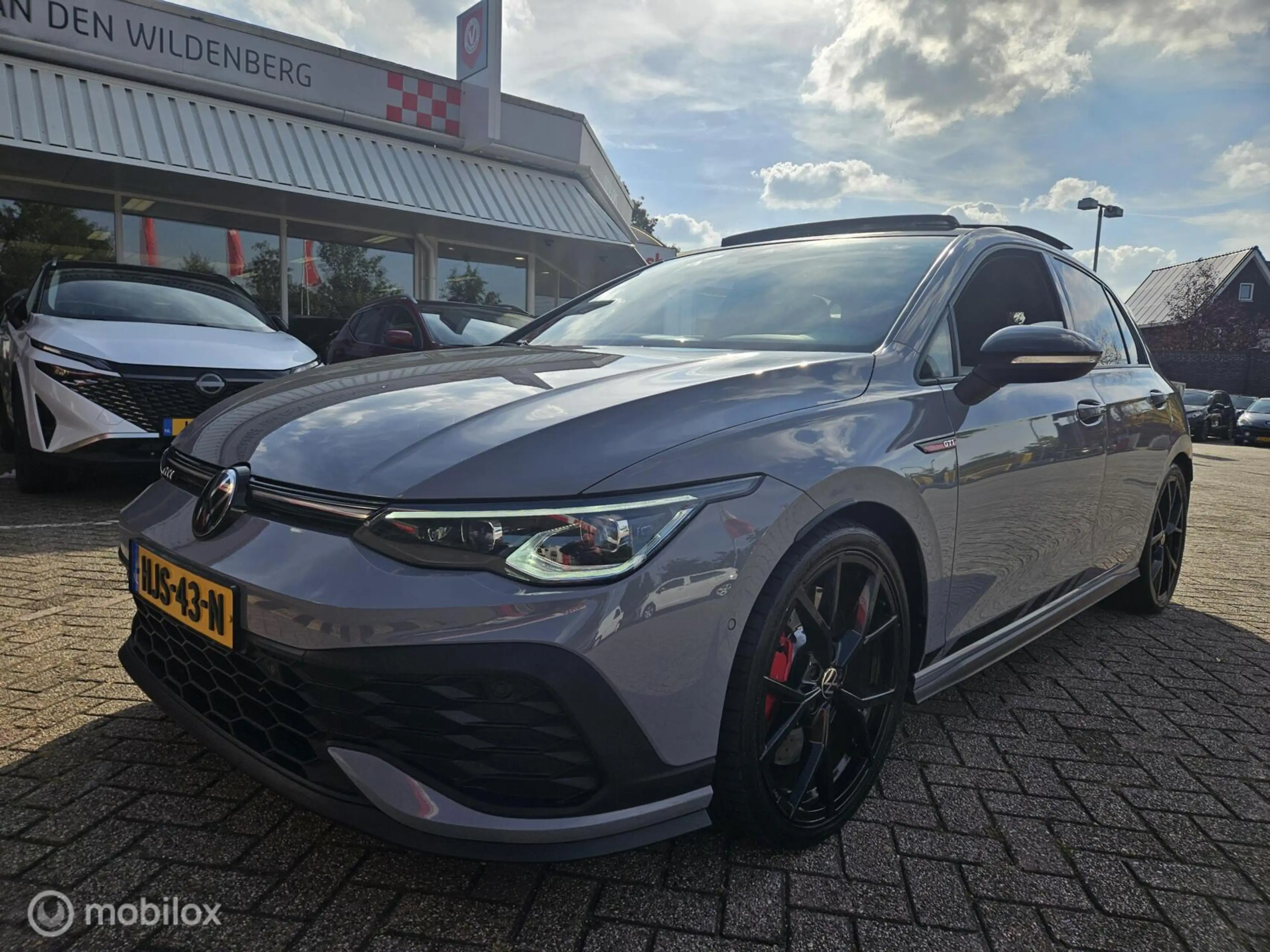 Volkswagen Golf GTI 2.0 TSI — photo 10