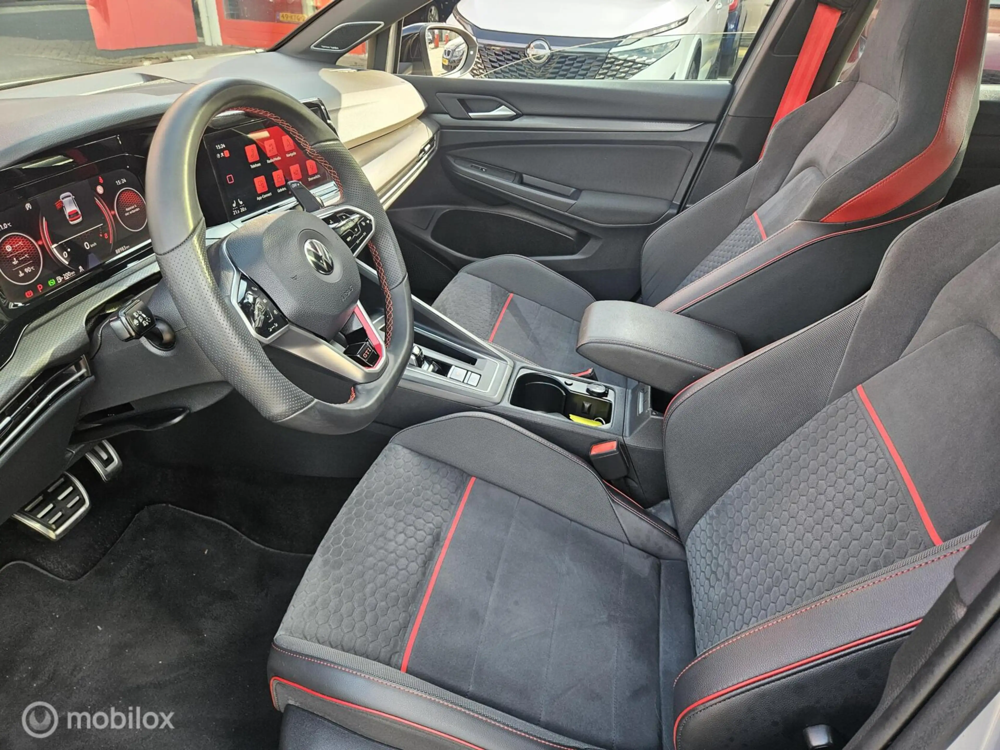 Volkswagen Golf GTI 2.0 TSI — photo 14
