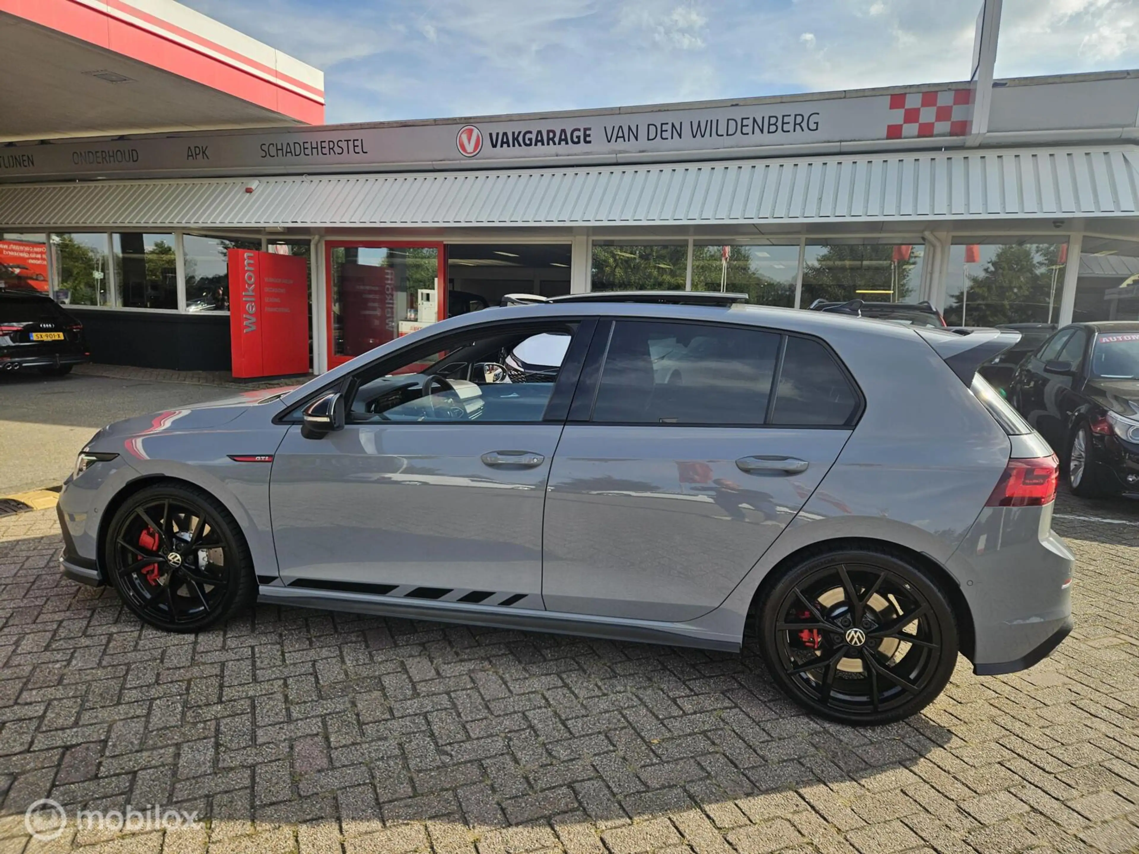 Volkswagen Golf GTI 2.0 TSI — photo 9