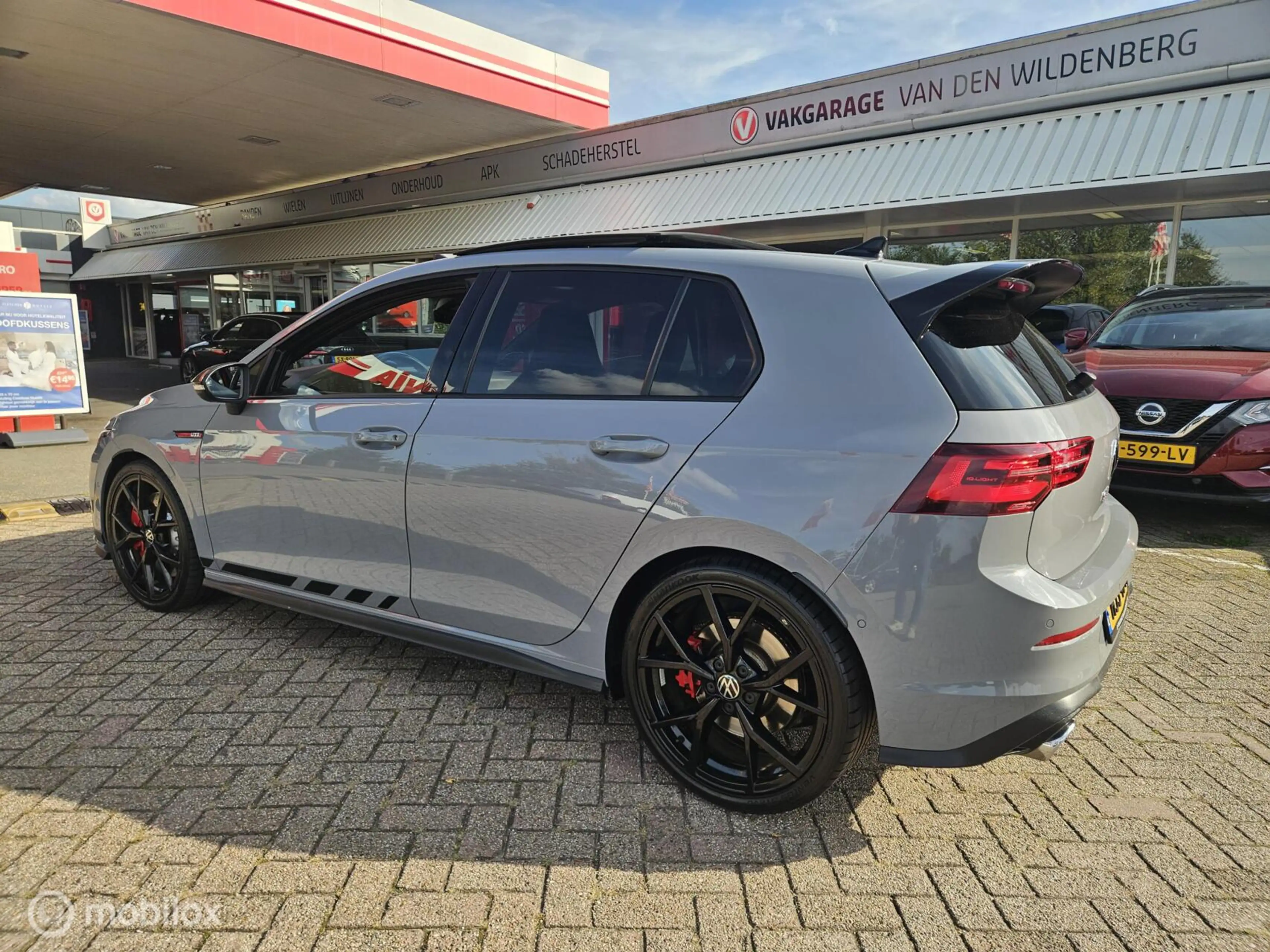 Volkswagen Golf GTI 2.0 TSI — photo 8