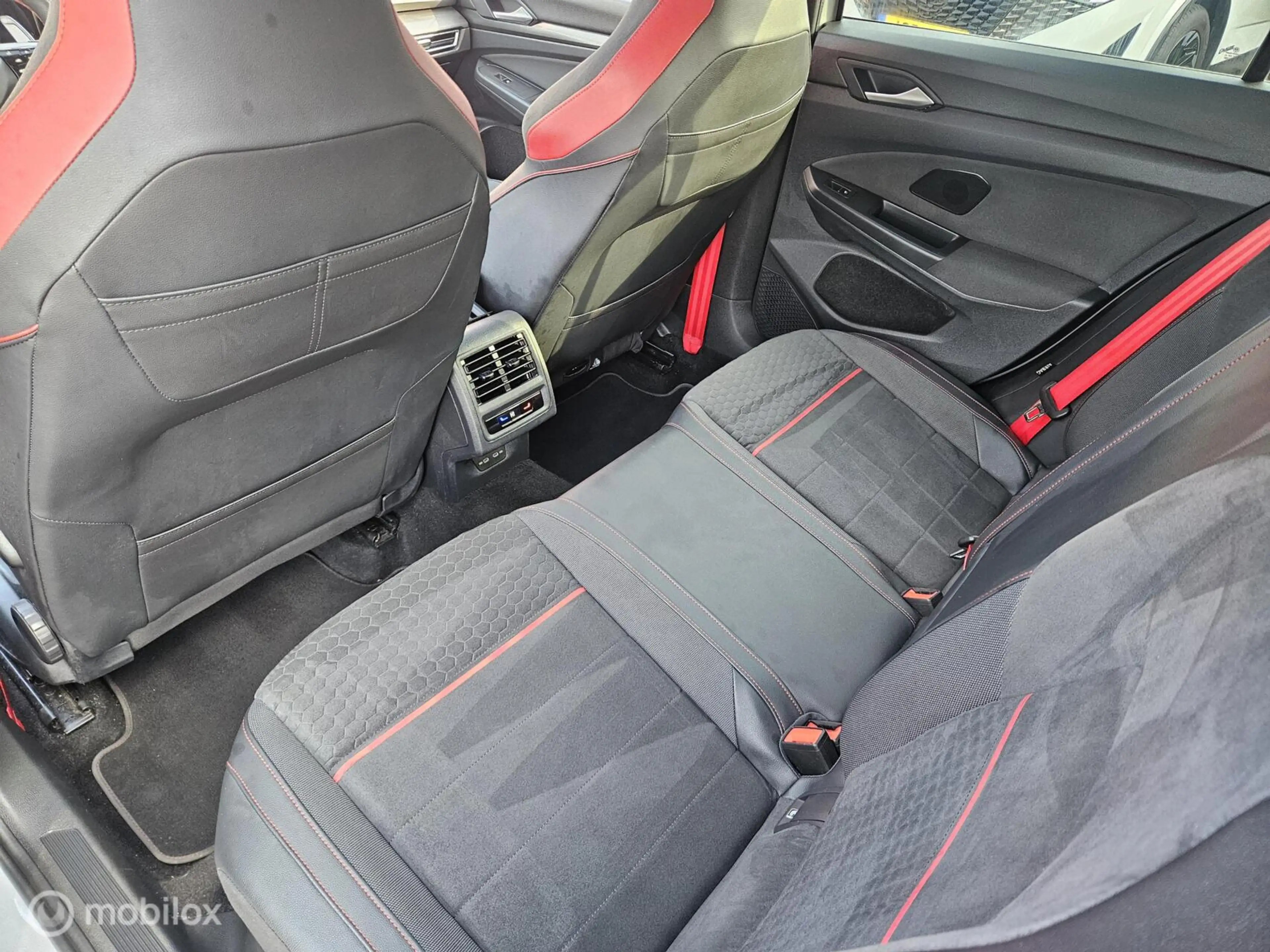 Volkswagen Golf GTI 2.0 TSI — photo 15
