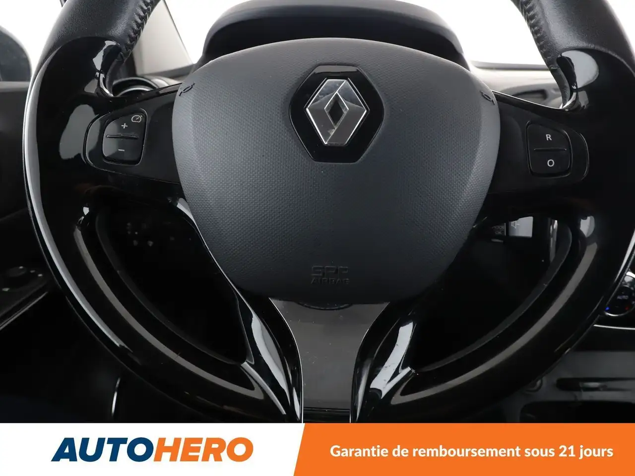 Renault Captur — photo 19