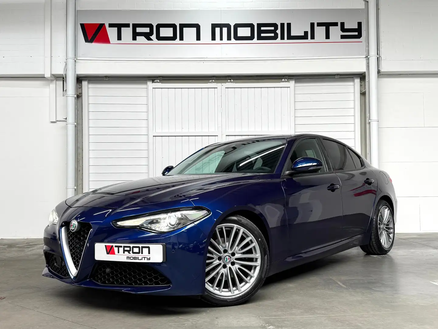 Alfa Romeo Giulia Giulia 2.2 Diesel AT8 180pk NAVI*DAB*LED*CC*LEDER Blauw - 1