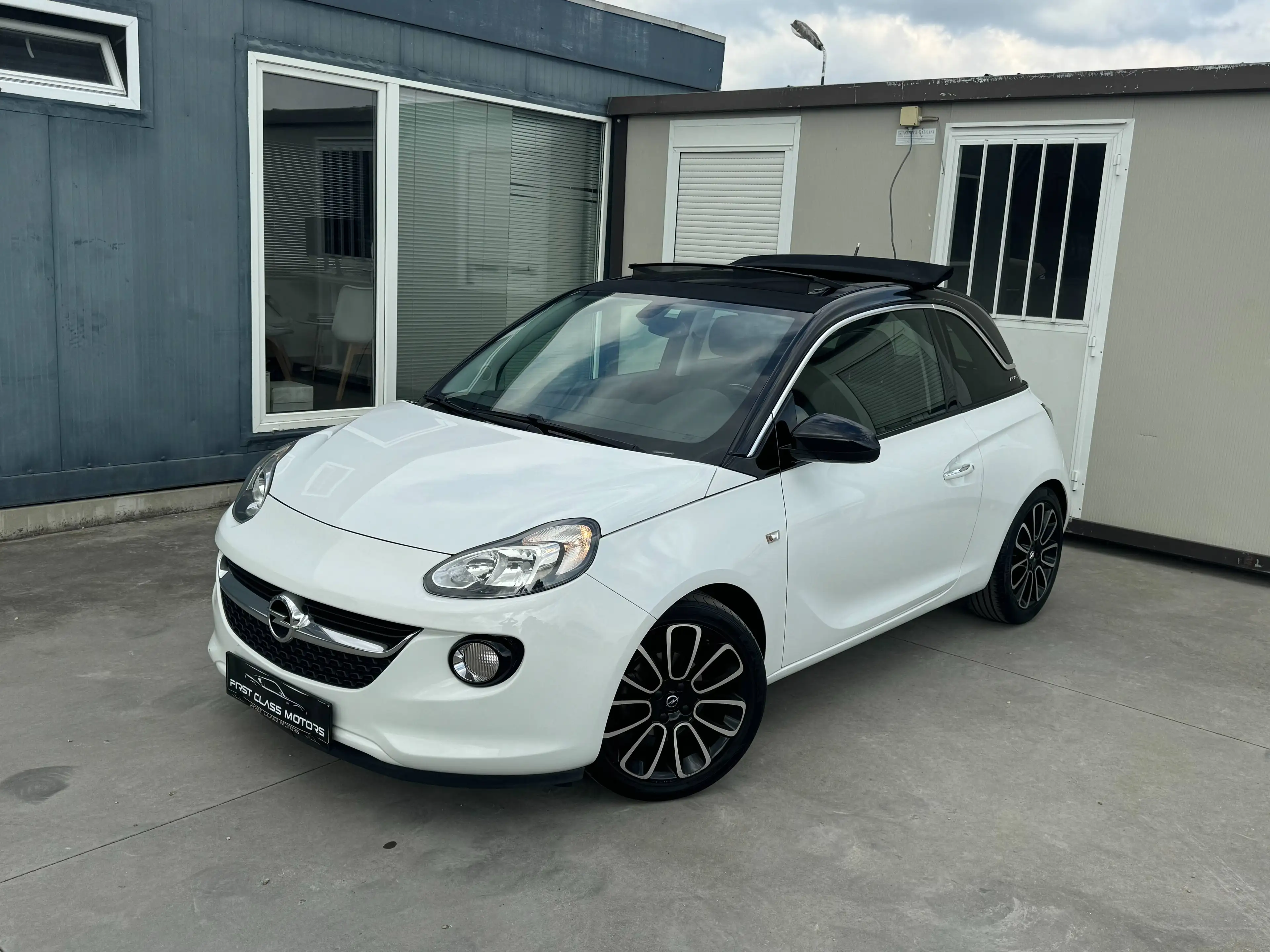 Opel Adam 1.2i Open Air - CARPLAY - CAPTEURS - AIRCO - SIEGES/VOLANT CHAUFFANT - CRUISE CONTROL - GARANTIE 12 MOIS — photo 4