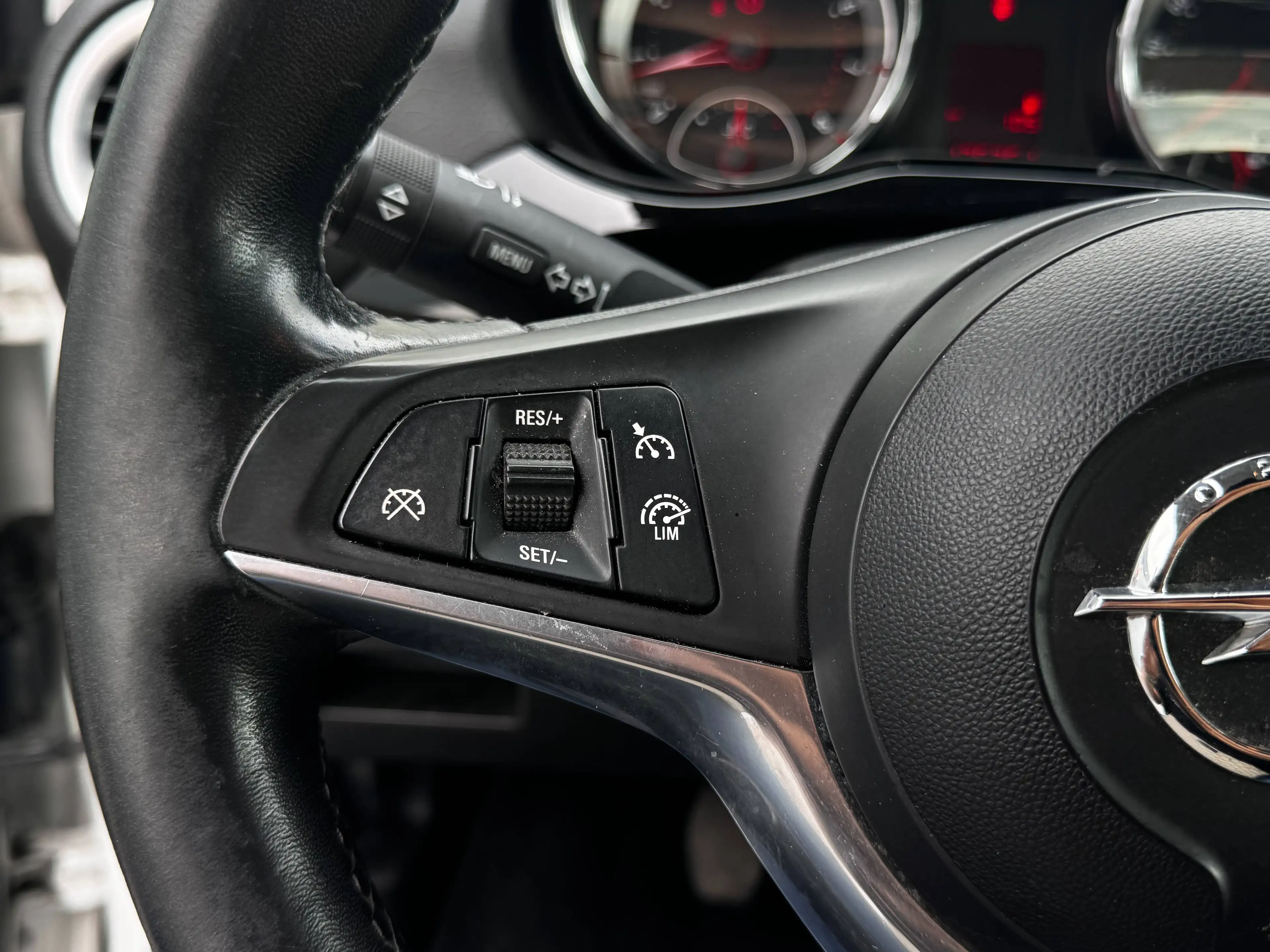Opel Adam 1.2i Open Air - CARPLAY - CAPTEURS - AIRCO - SIEGES/VOLANT CHAUFFANT - CRUISE CONTROL - GARANTIE 12 MOIS — photo 13
