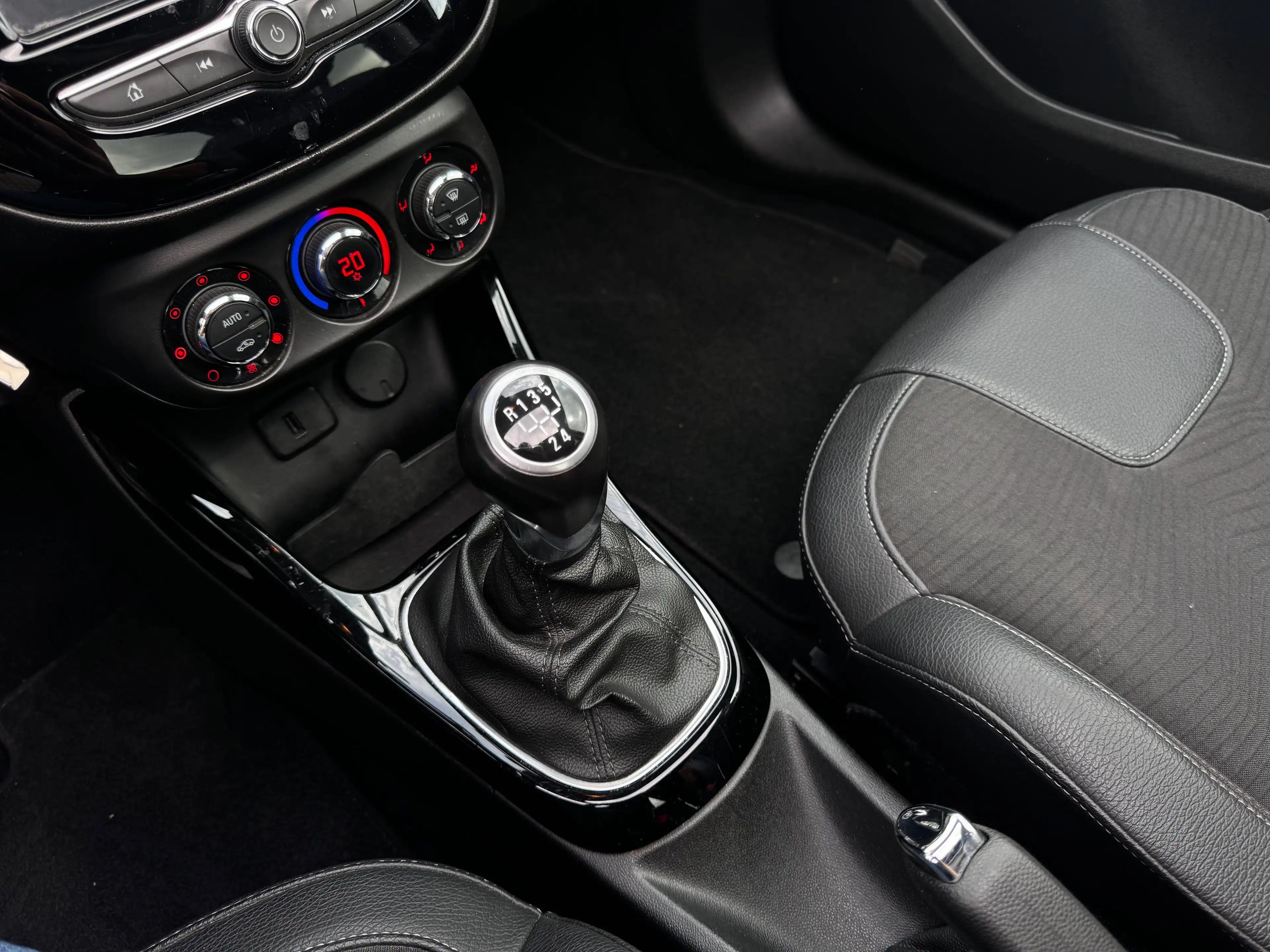 Opel Adam 1.2i Open Air - CARPLAY - CAPTEURS - AIRCO - SIEGES/VOLANT CHAUFFANT - CRUISE CONTROL - GARANTIE 12 MOIS — photo 12
