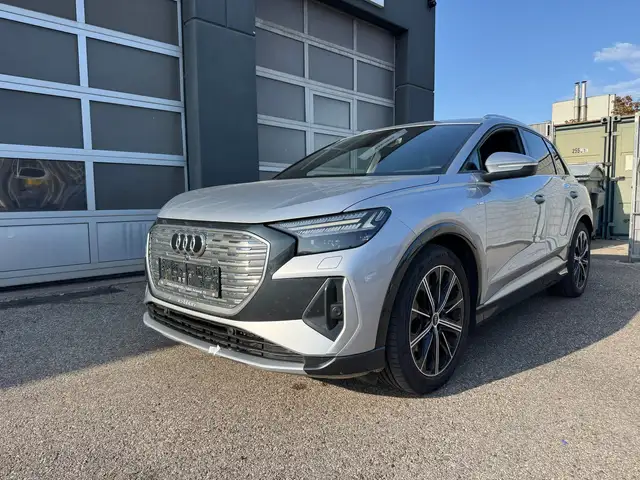 Audi Q4 e-tron Audi Q4 45 e-tron quattro