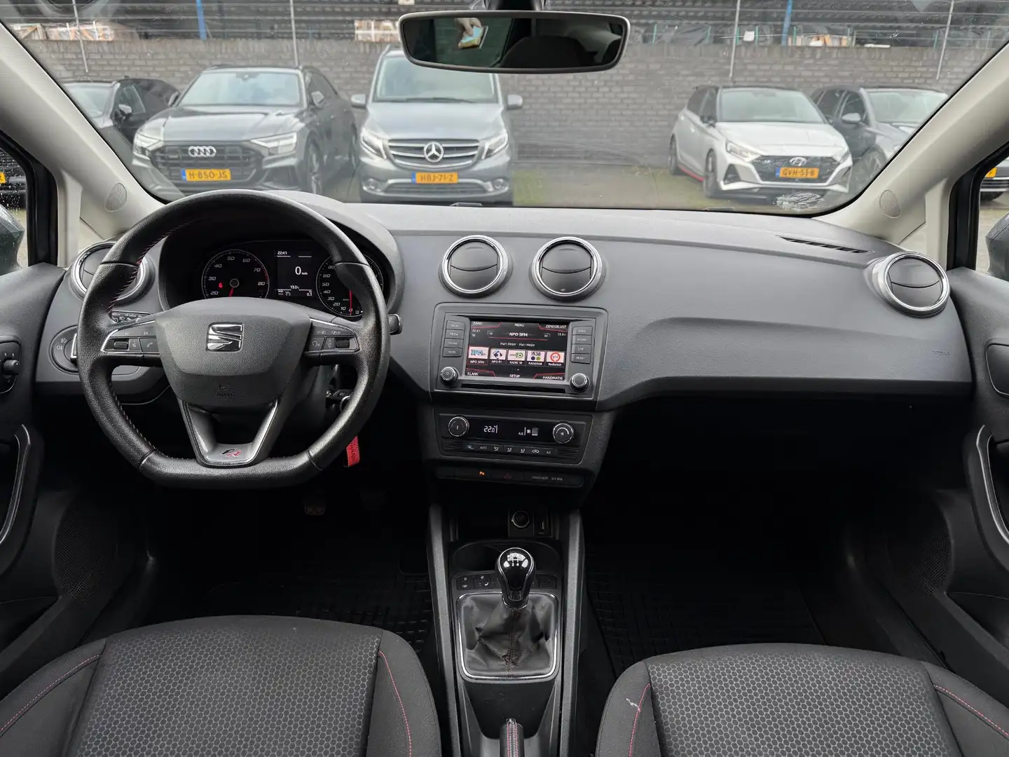 SEAT Ibiza 1.2 TSI FR Clima Cruise Bluetooth Gris - 2