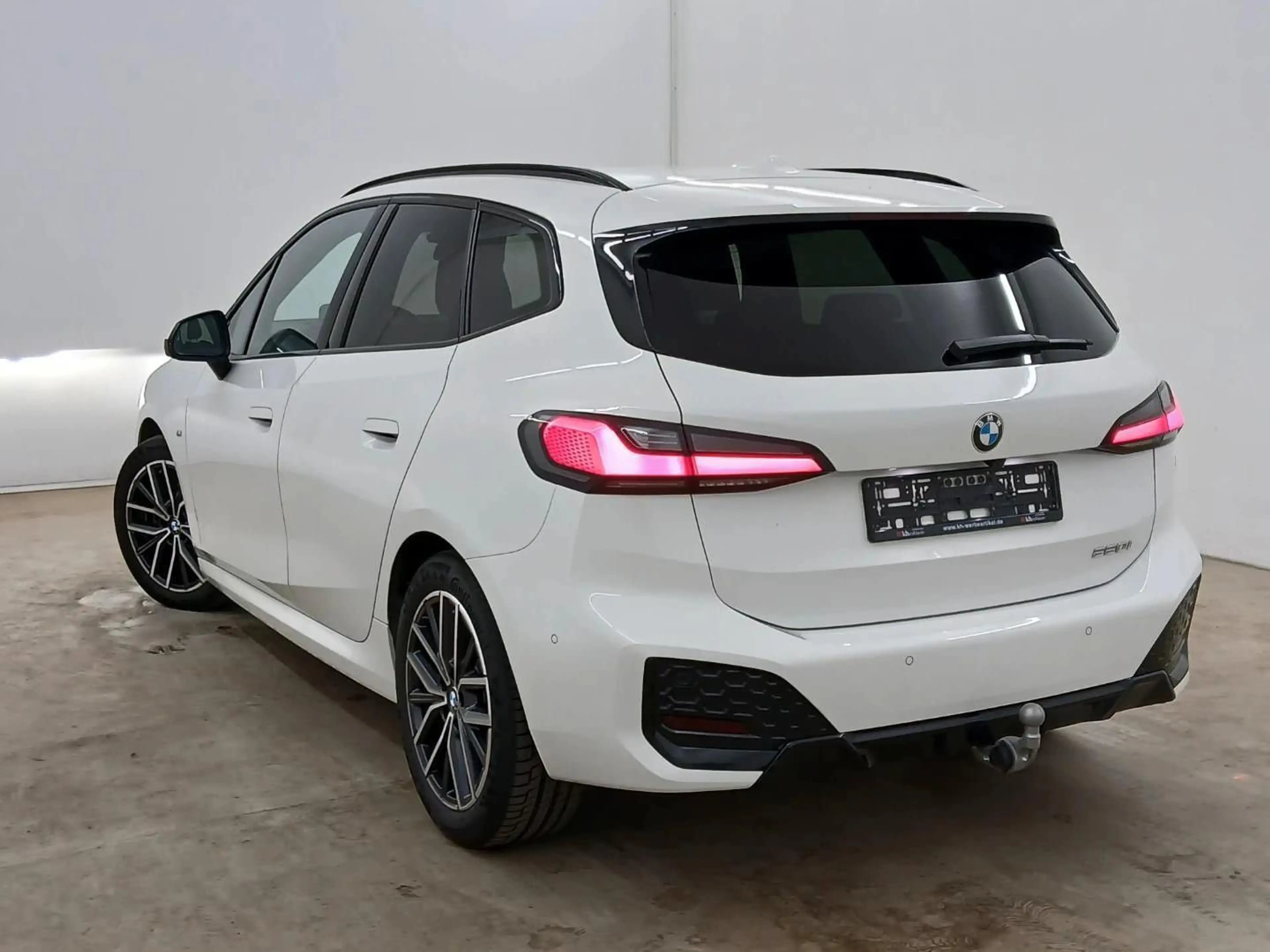 BMW 220 220i M Sport Active Tourer H&k ACC Leder HuD 19" — photo 2