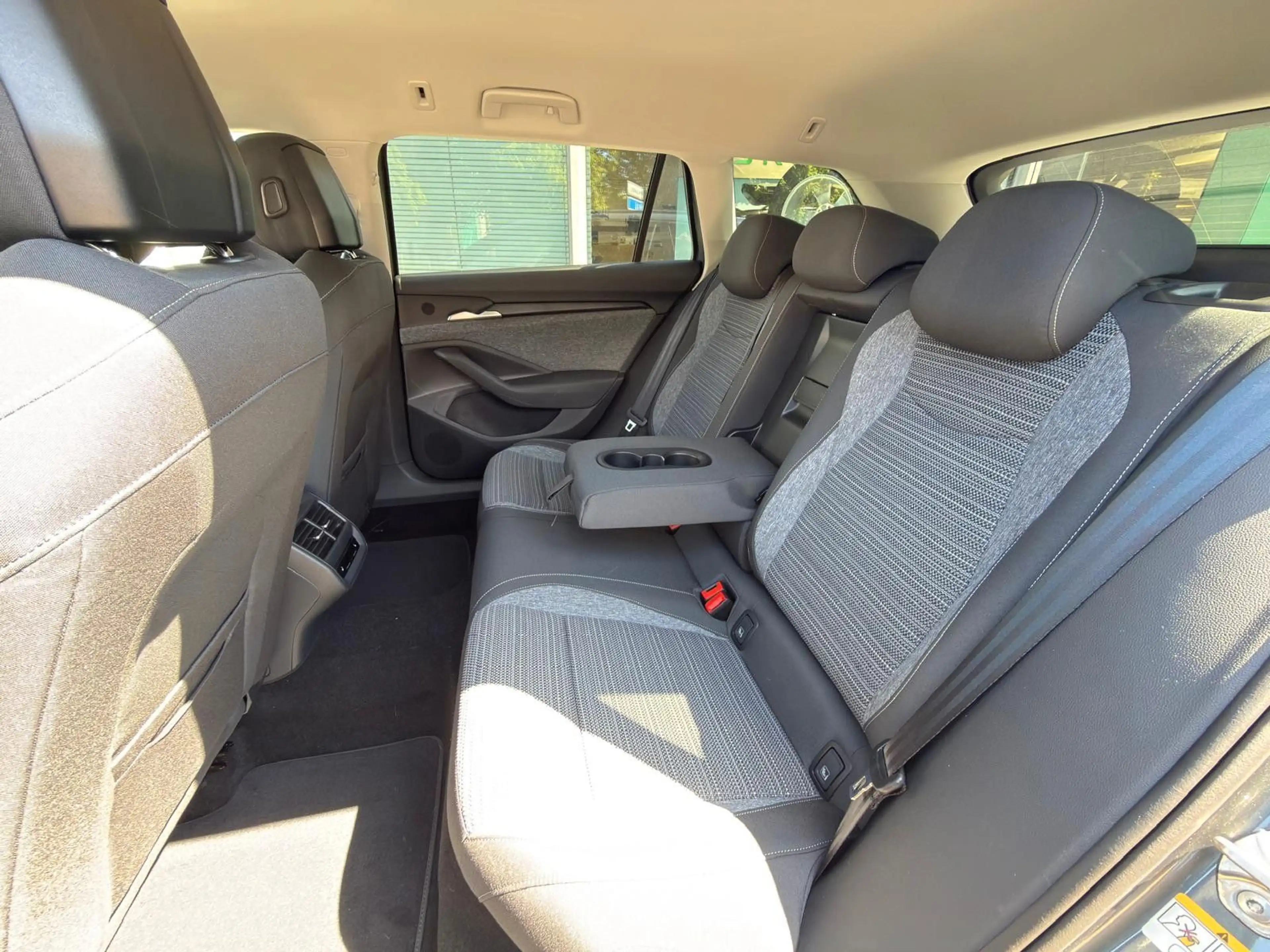 Skoda Superb Combi 1.5 TSI iV 150 kW Selection — photo 25