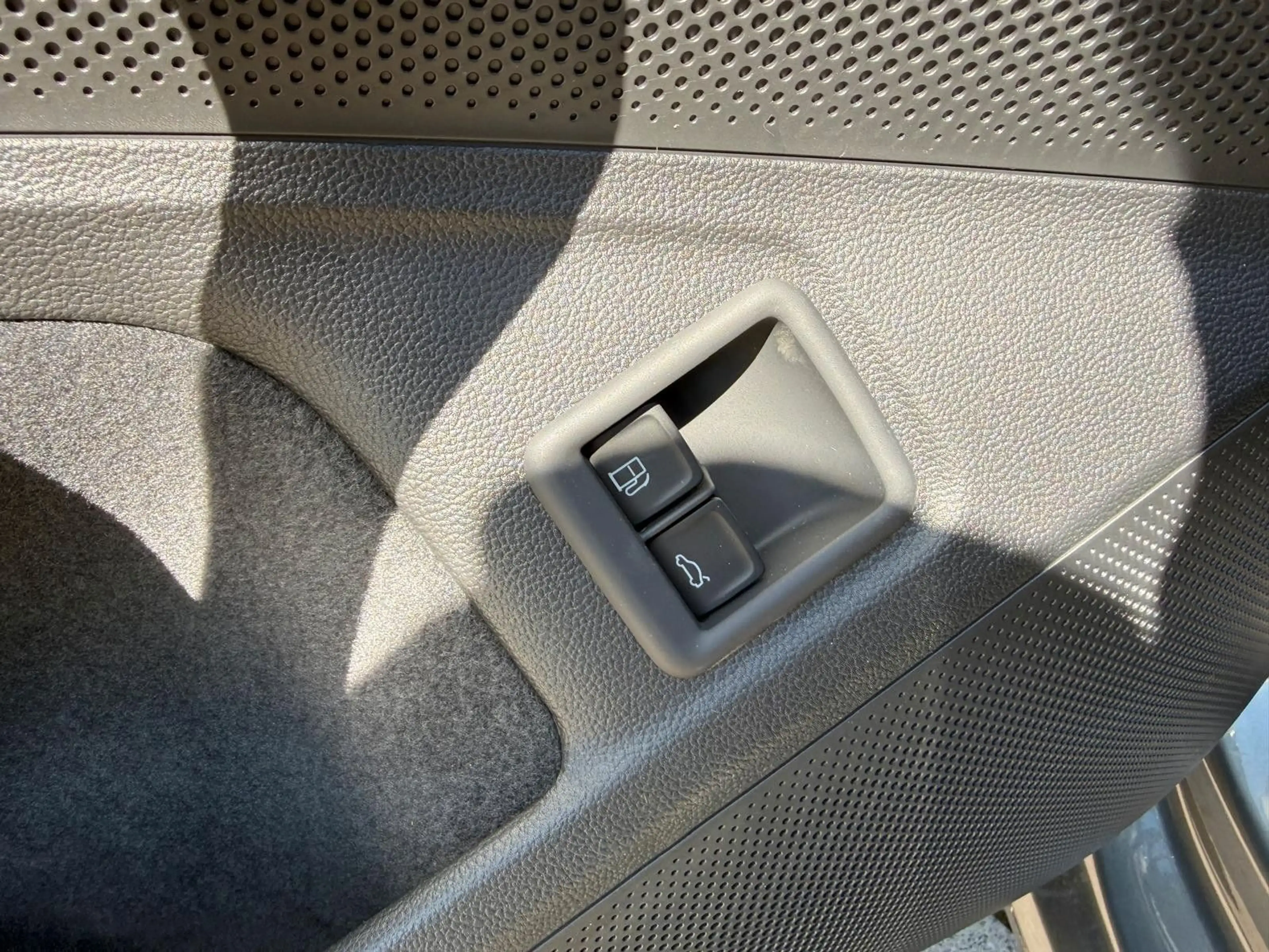 Skoda Superb Combi 1.5 TSI iV 150 kW Selection — photo 14