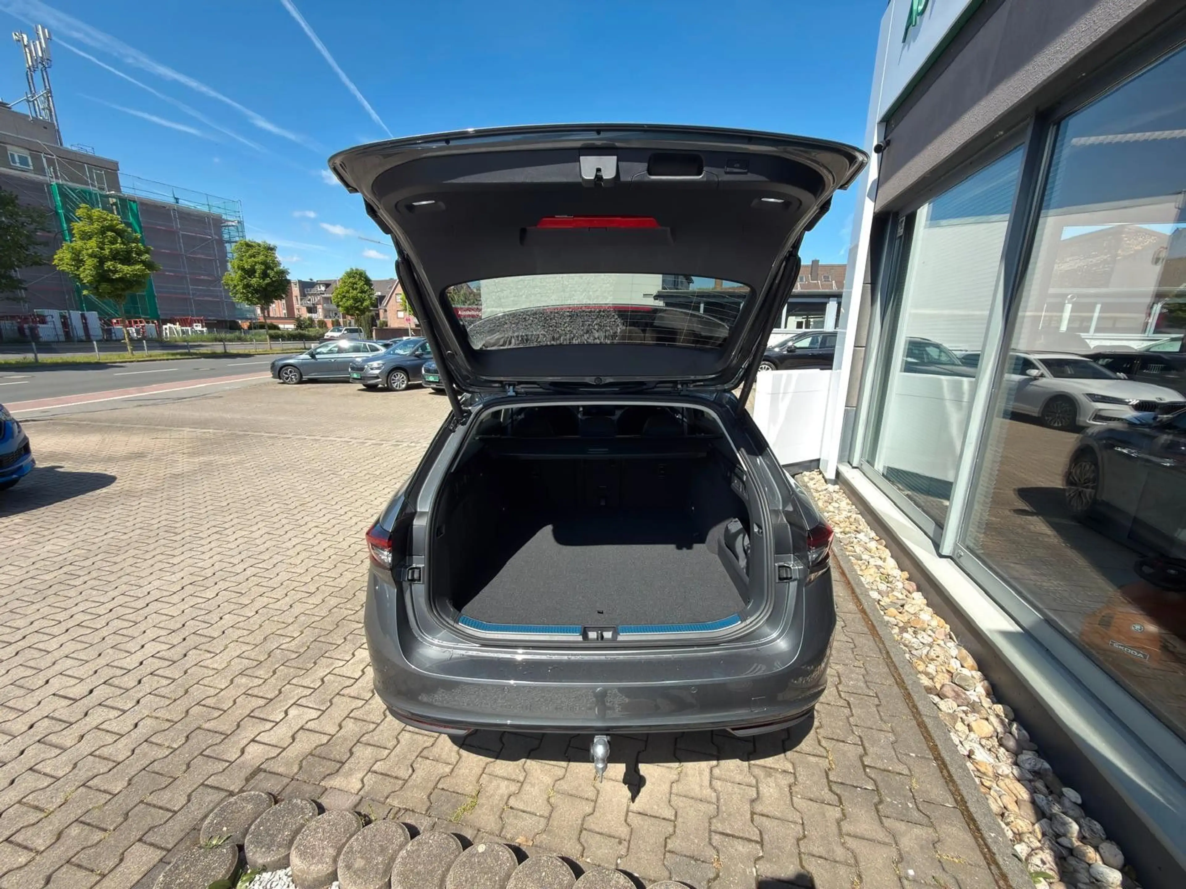 Skoda Superb Combi 1.5 TSI iV 150 kW Selection — photo 8