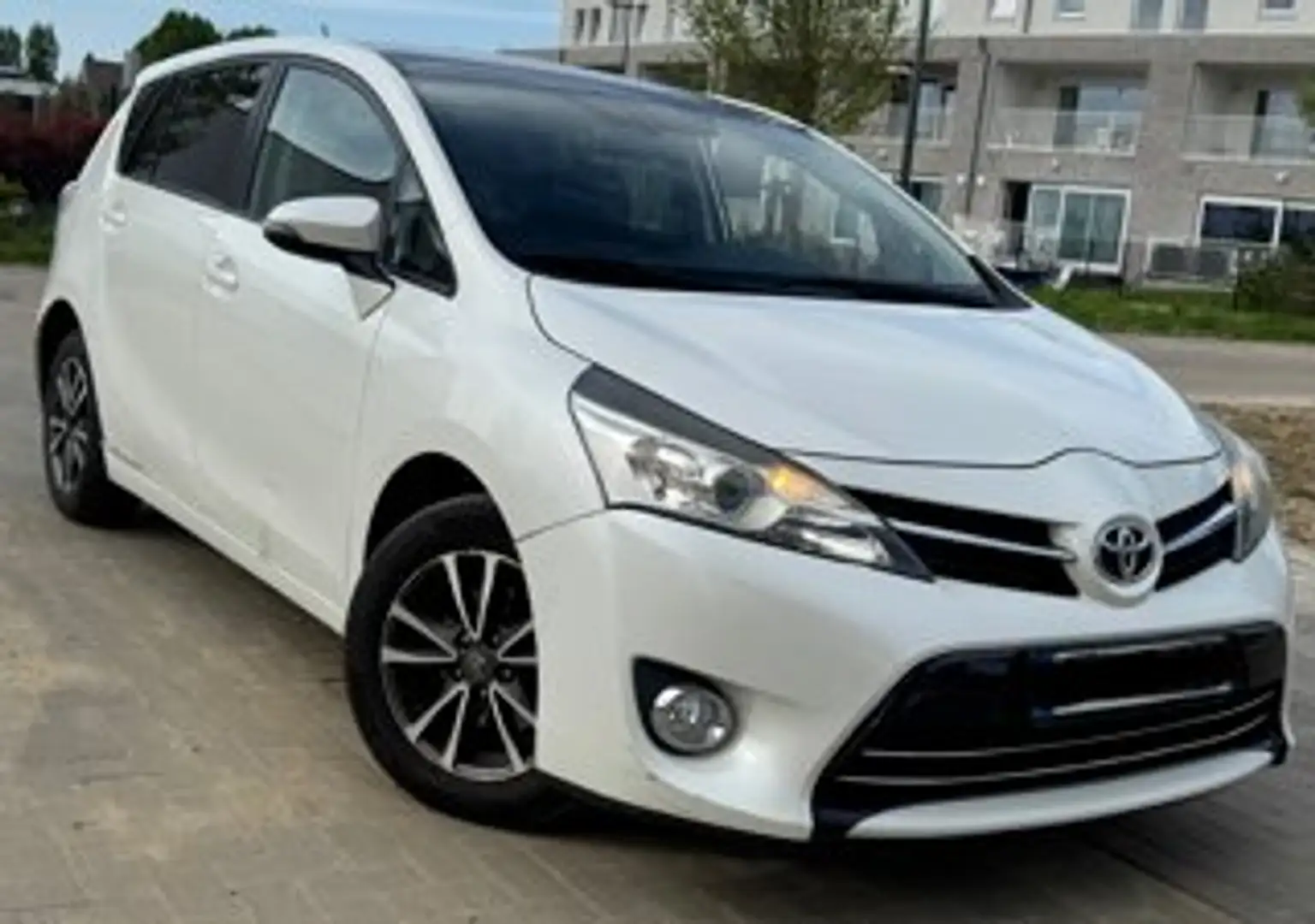 Toyota Verso 1.6 D-4D Comfort 5pl. Blanc - 1