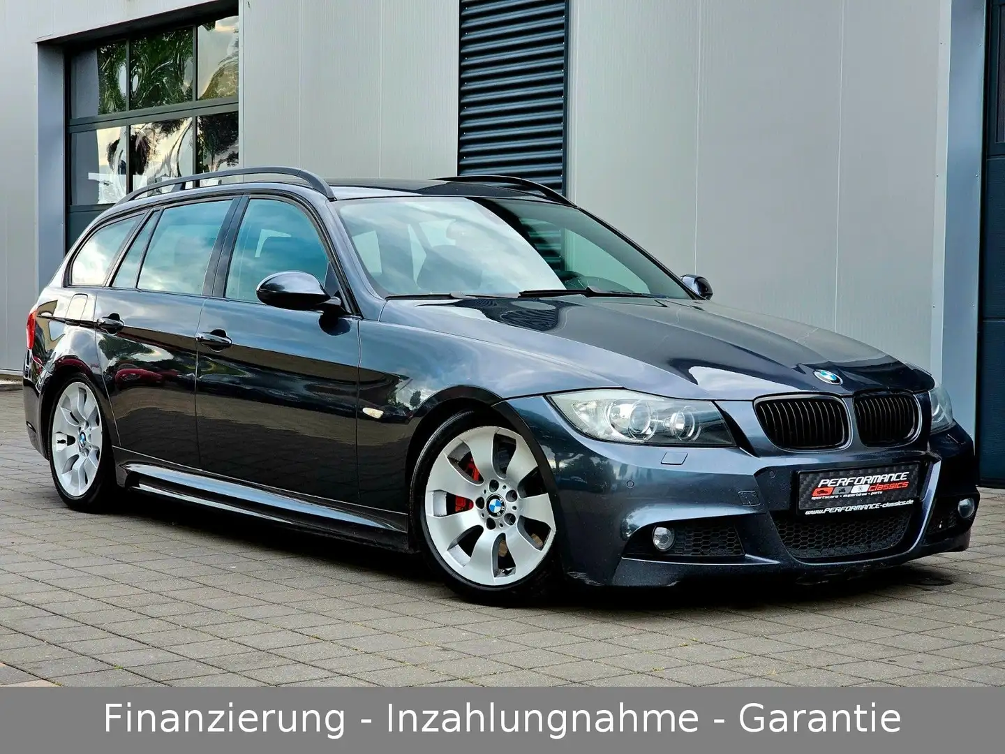 BMW 320 i Touring M-Paket + Pano + LCI Navi + KW Fahr Grijs - 1