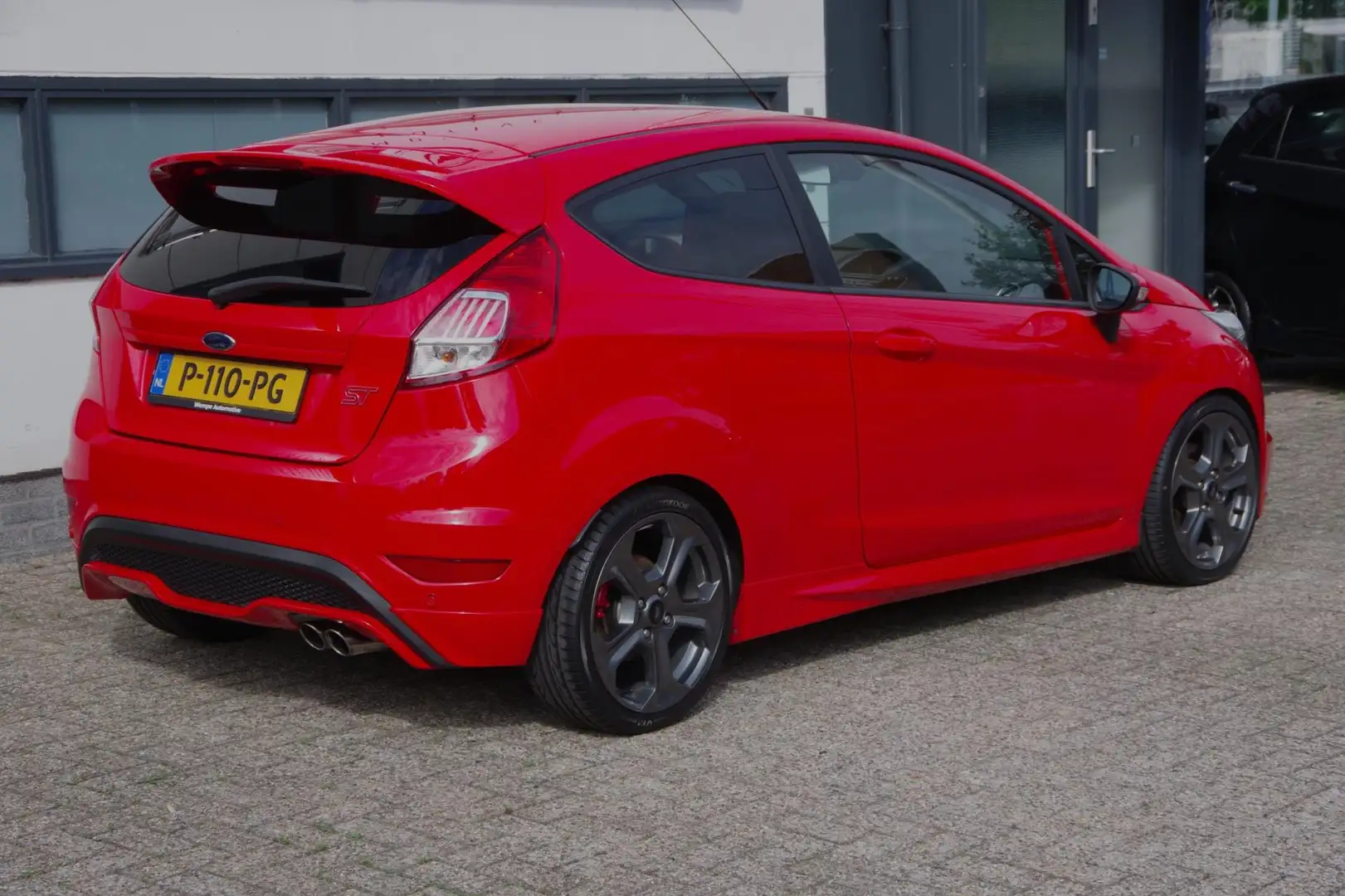 Ford Fiesta 1.6 ST2 Nieuwstaat! Rood - 2