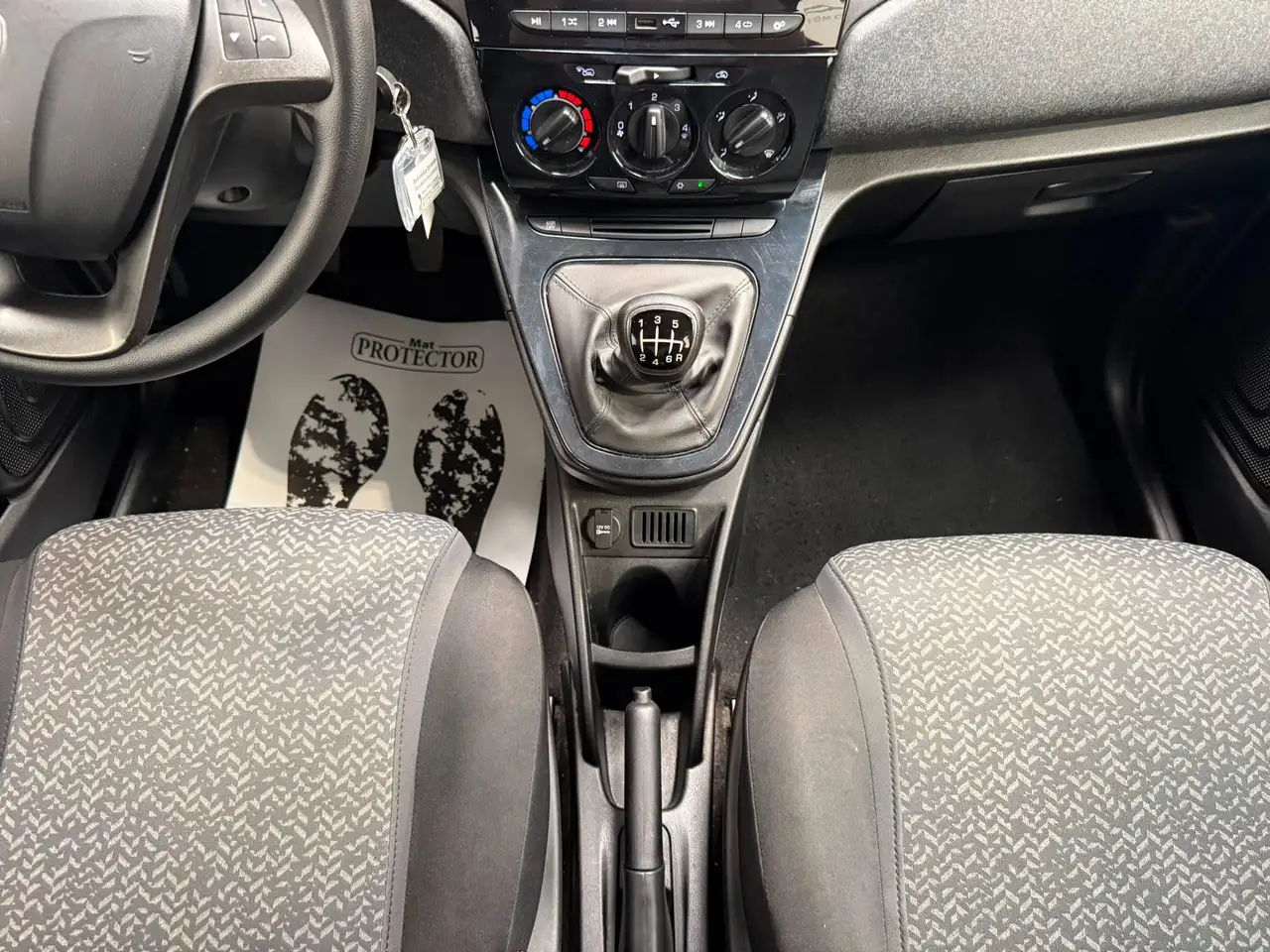 Lancia Ypsilon 2022 — фото 13