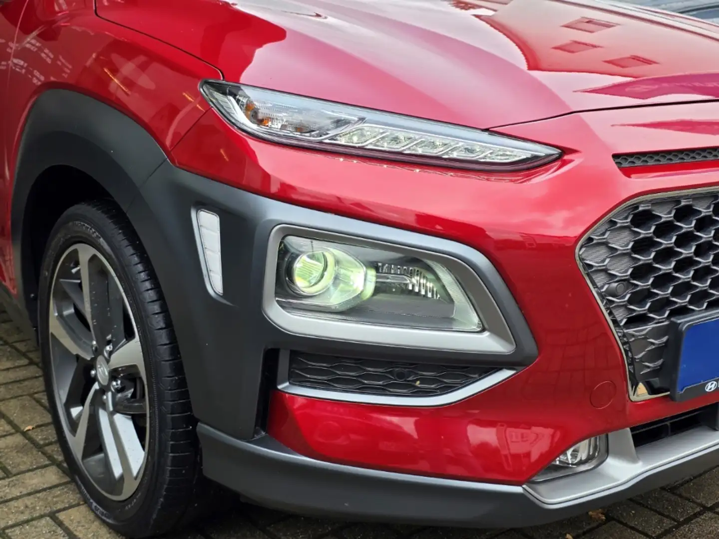 Hyundai KONA 1.6 T-GDI 7-DCT 4WD Premium, AHK, Winterräder, Nav Rot - 2