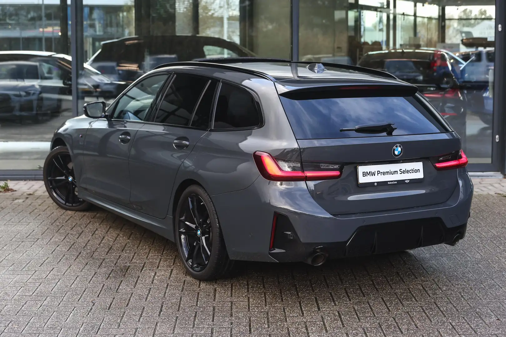 BMW 318 3 Serie Touring 318i M Sport Automaat / Panoramada Gris - 2