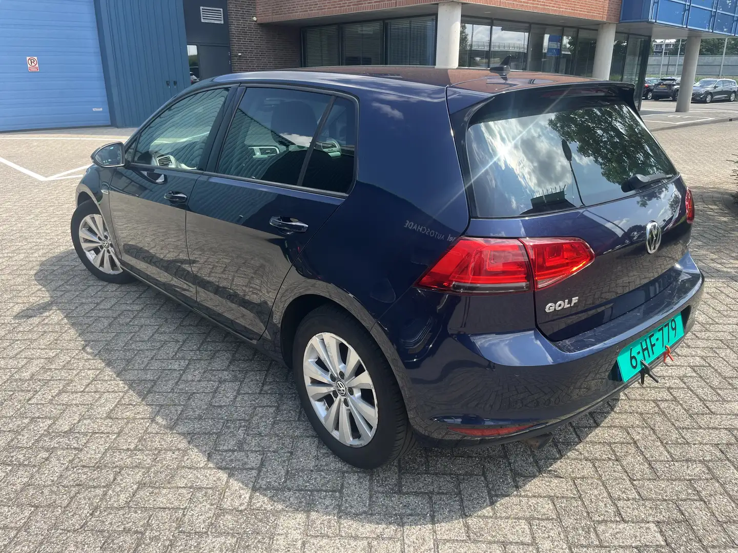 Volkswagen Golf 1.6 TDI Highl. BlM. Blauw - 1