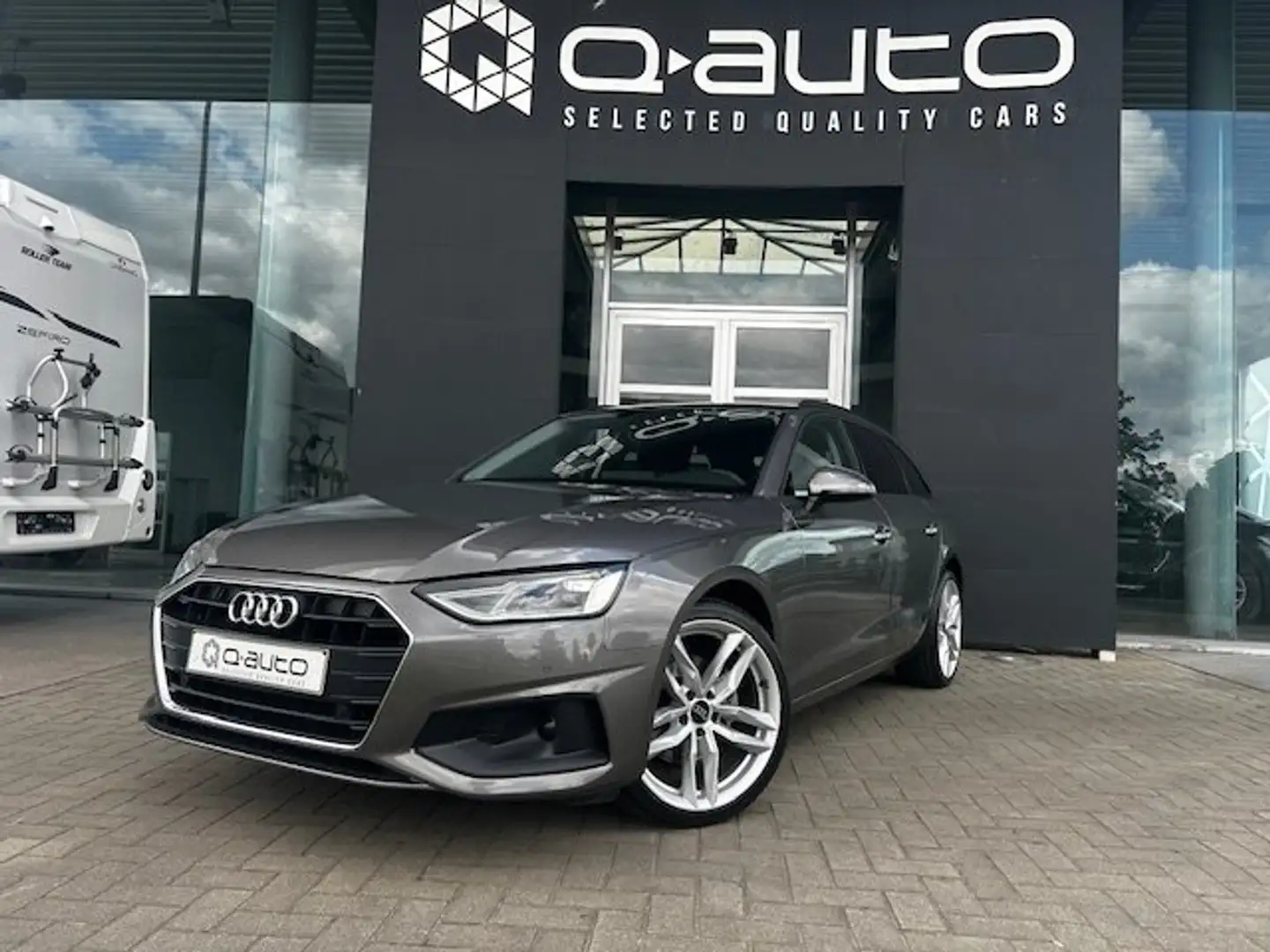 Audi A4 Avant 35TDI S tronic Sport / GPS / Trekh / 19" Grijs - 1