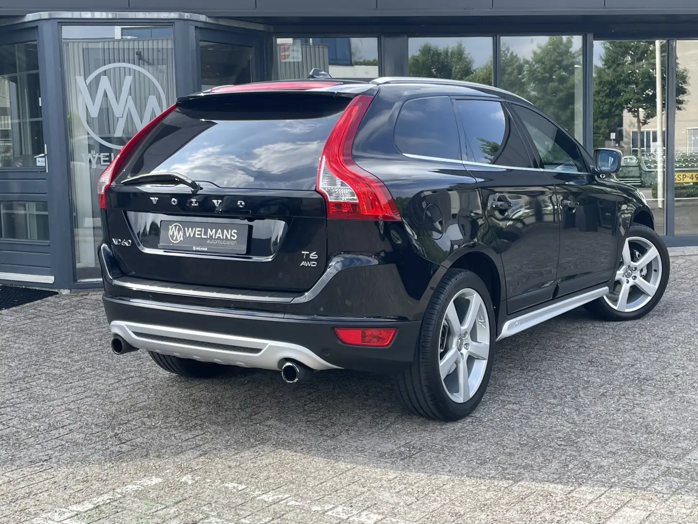 Volvo XC60 3.0 T6 AWD R-Design | ACC | Xenon | 20 inch Noir - 2