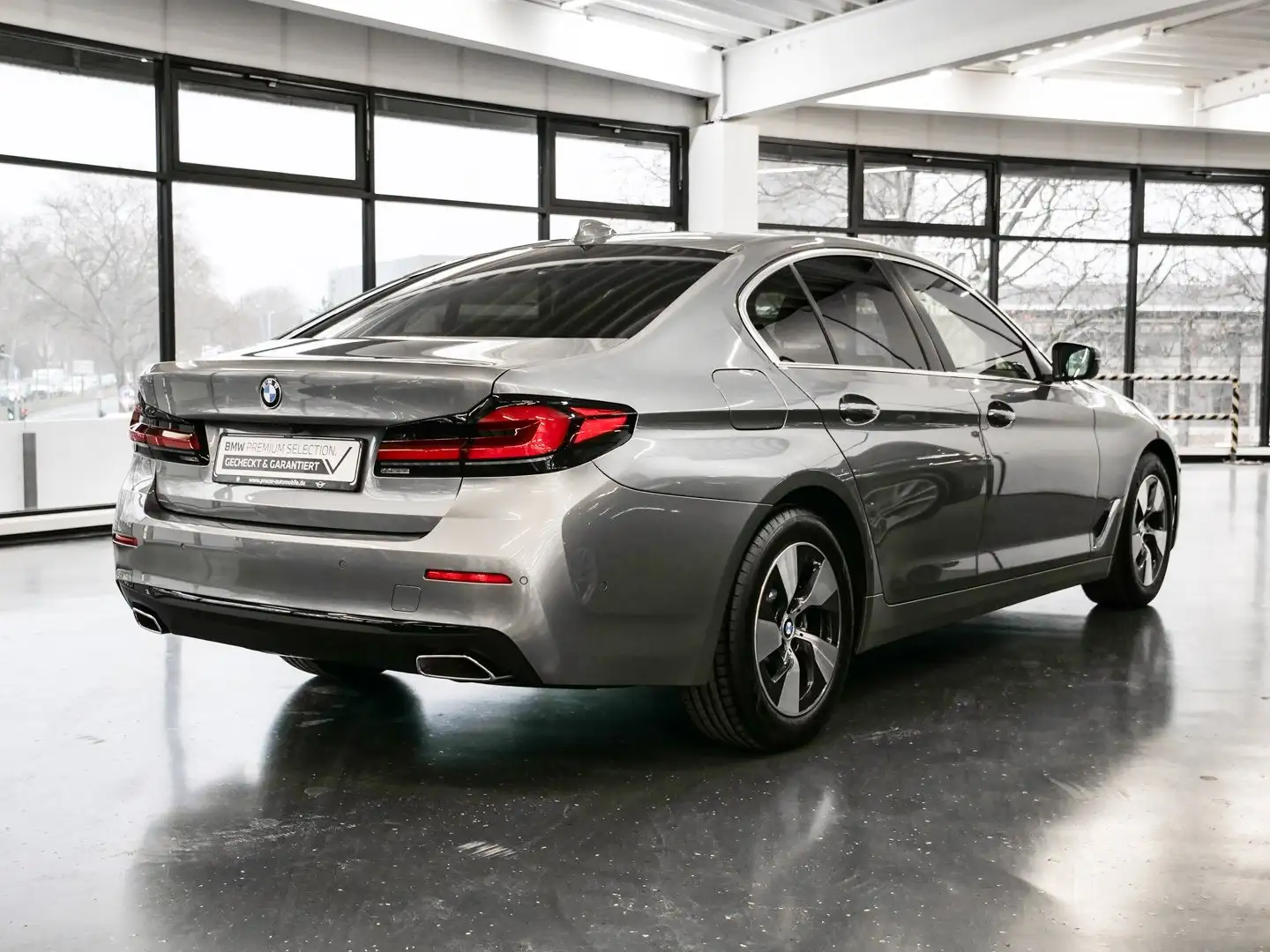 BMW 520 d Aut Nav HuD LED Drive+Parkass RFK 17" Grau - 2