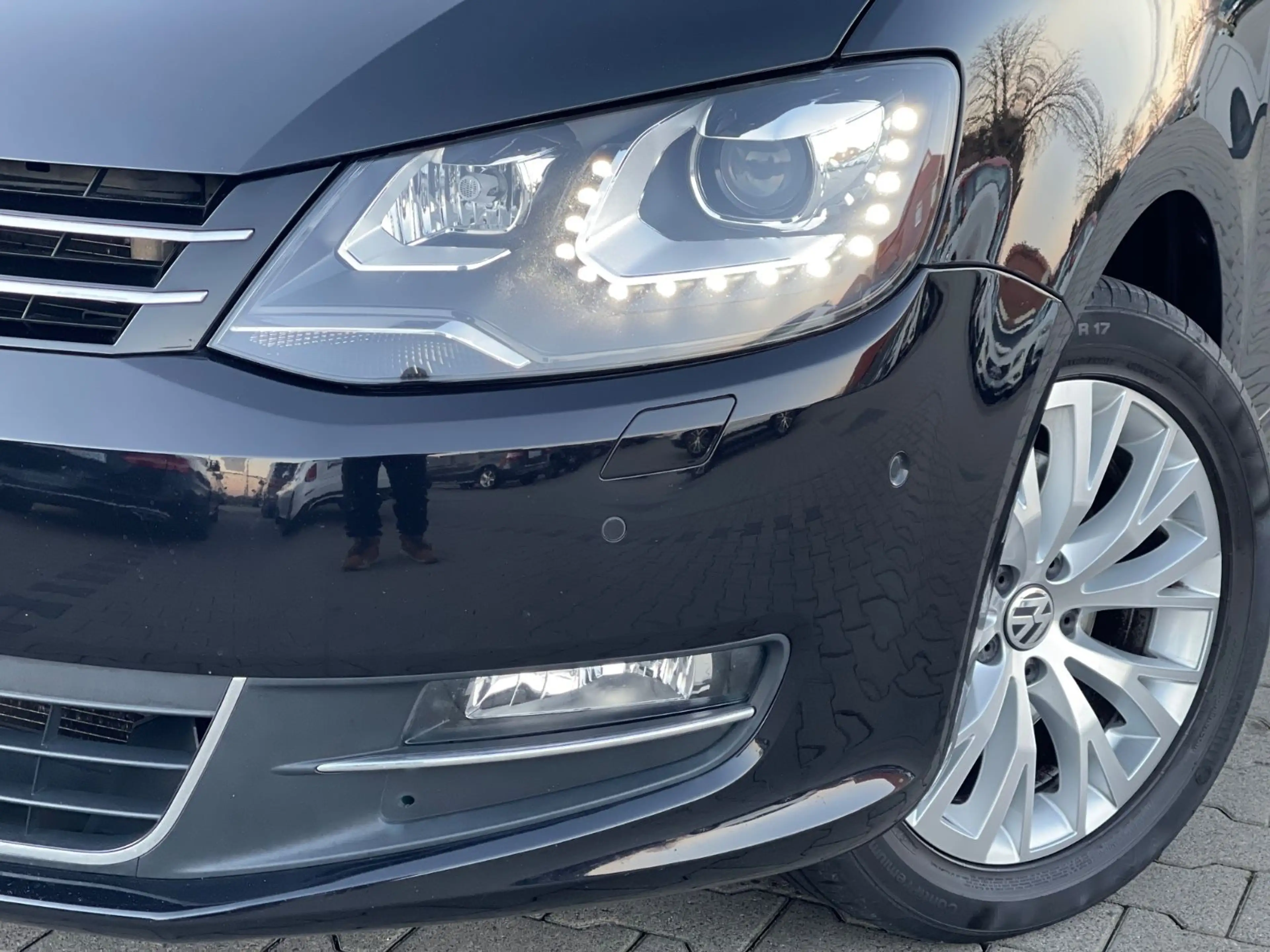 Volkswagen Sharan 2.0 TDI DSG Highline Panorama Dynaudio — photo 12