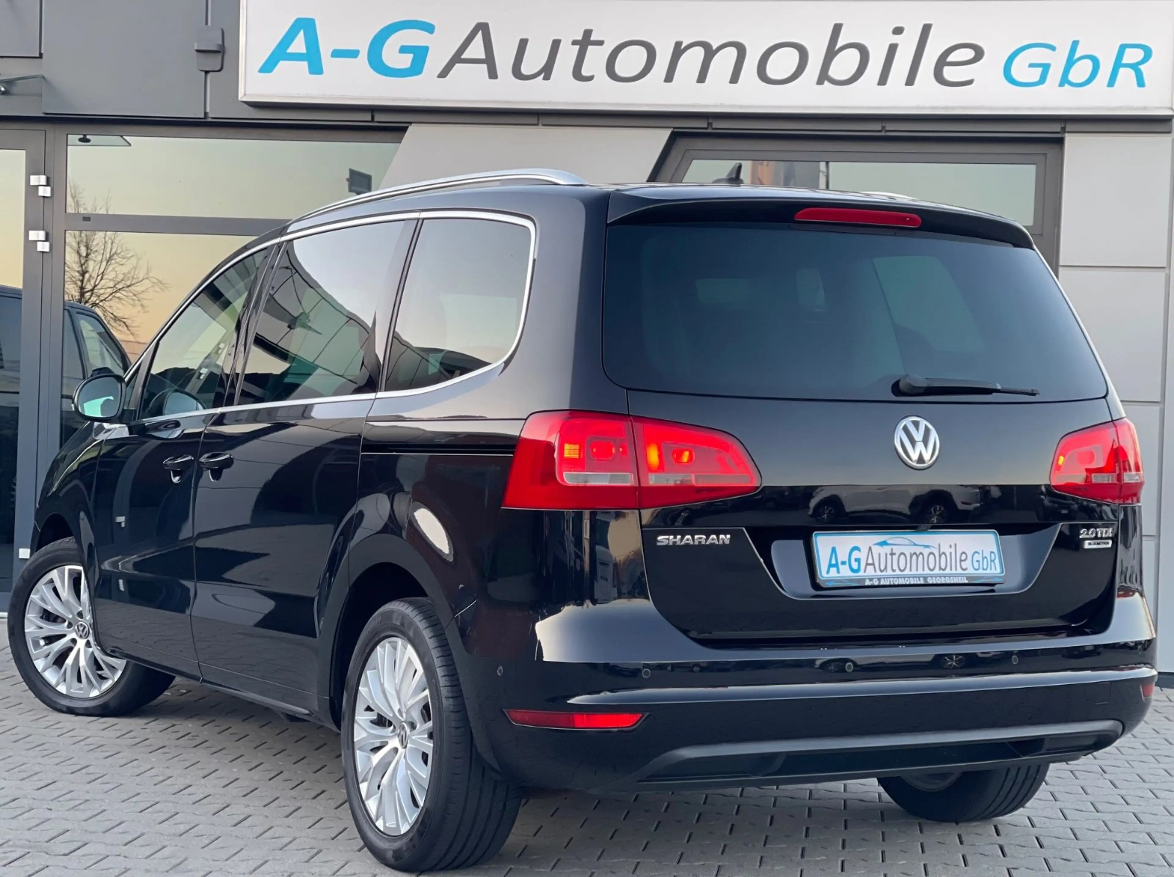 Volkswagen Sharan 2.0 TDI DSG Highline Panorama Dynaudio — photo 8