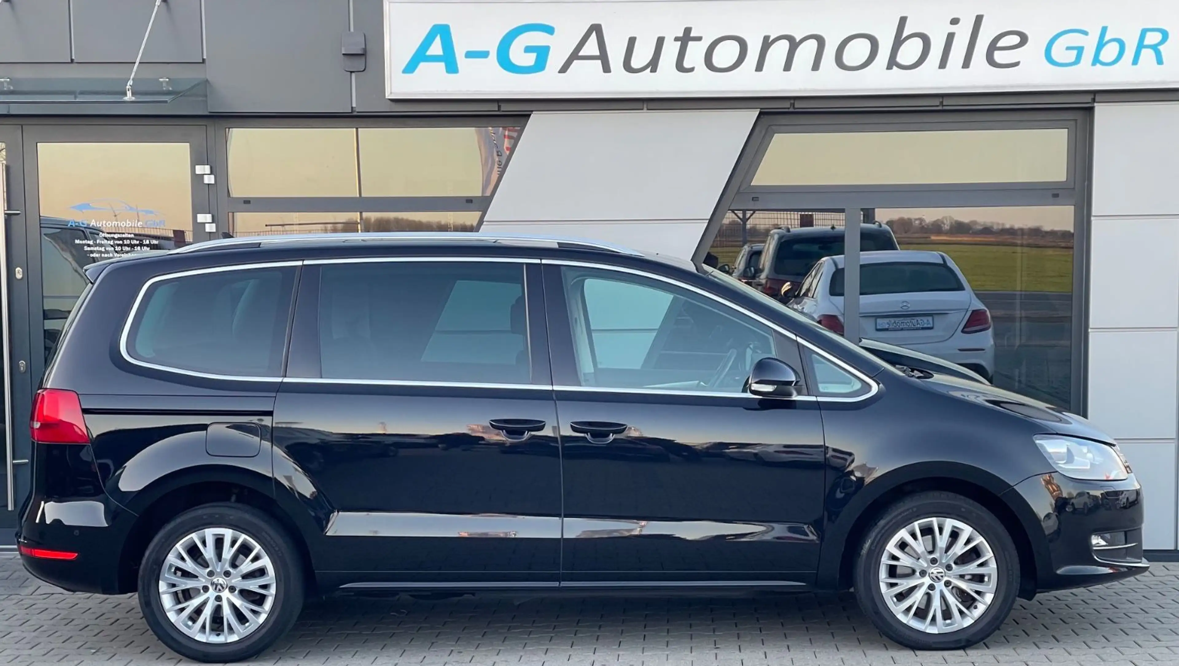 Volkswagen Sharan 2.0 TDI DSG Highline Panorama Dynaudio — photo 4