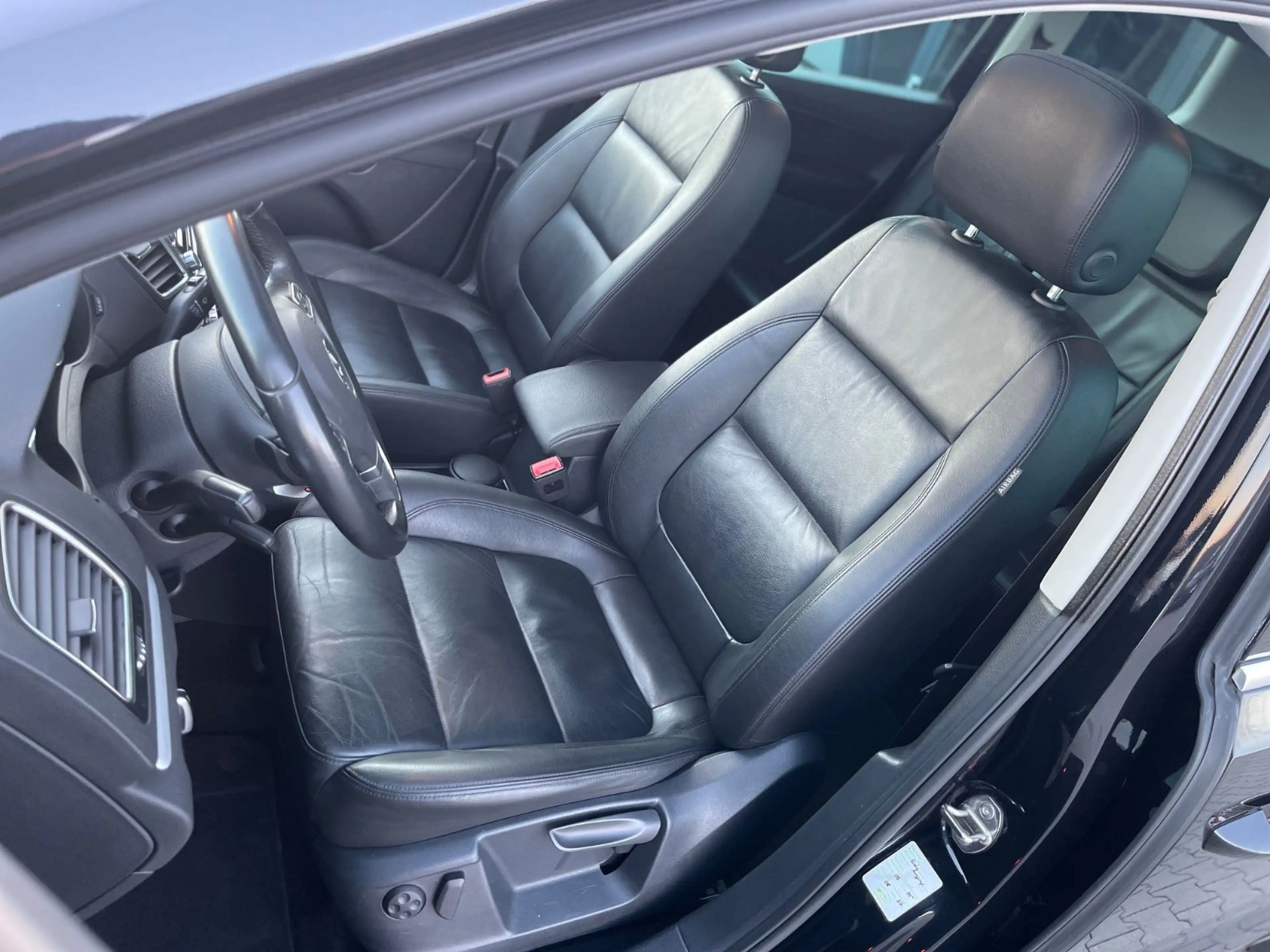 Volkswagen Sharan 2.0 TDI DSG Highline Panorama Dynaudio — photo 15