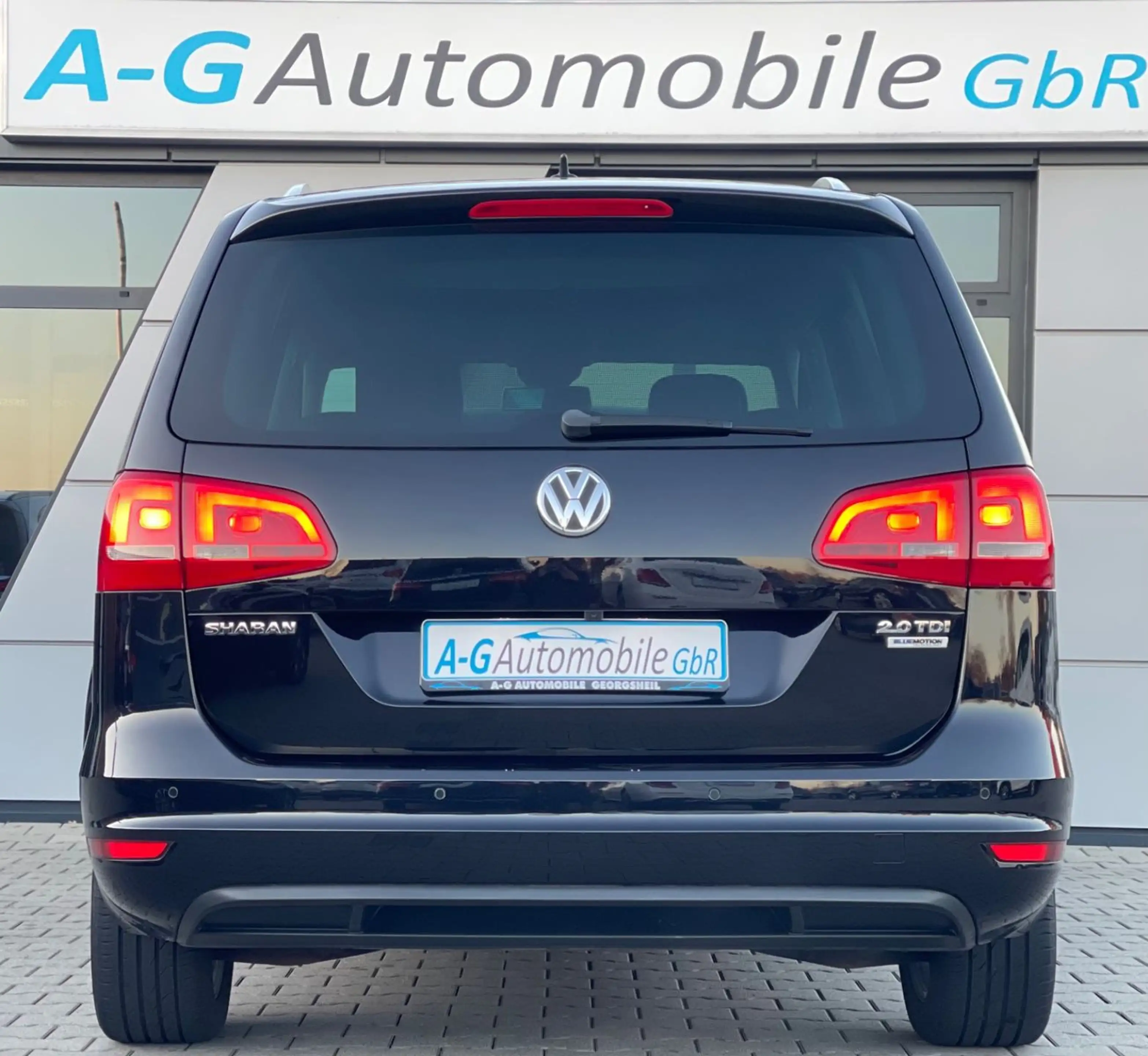 Volkswagen Sharan 2.0 TDI DSG Highline Panorama Dynaudio — photo 7