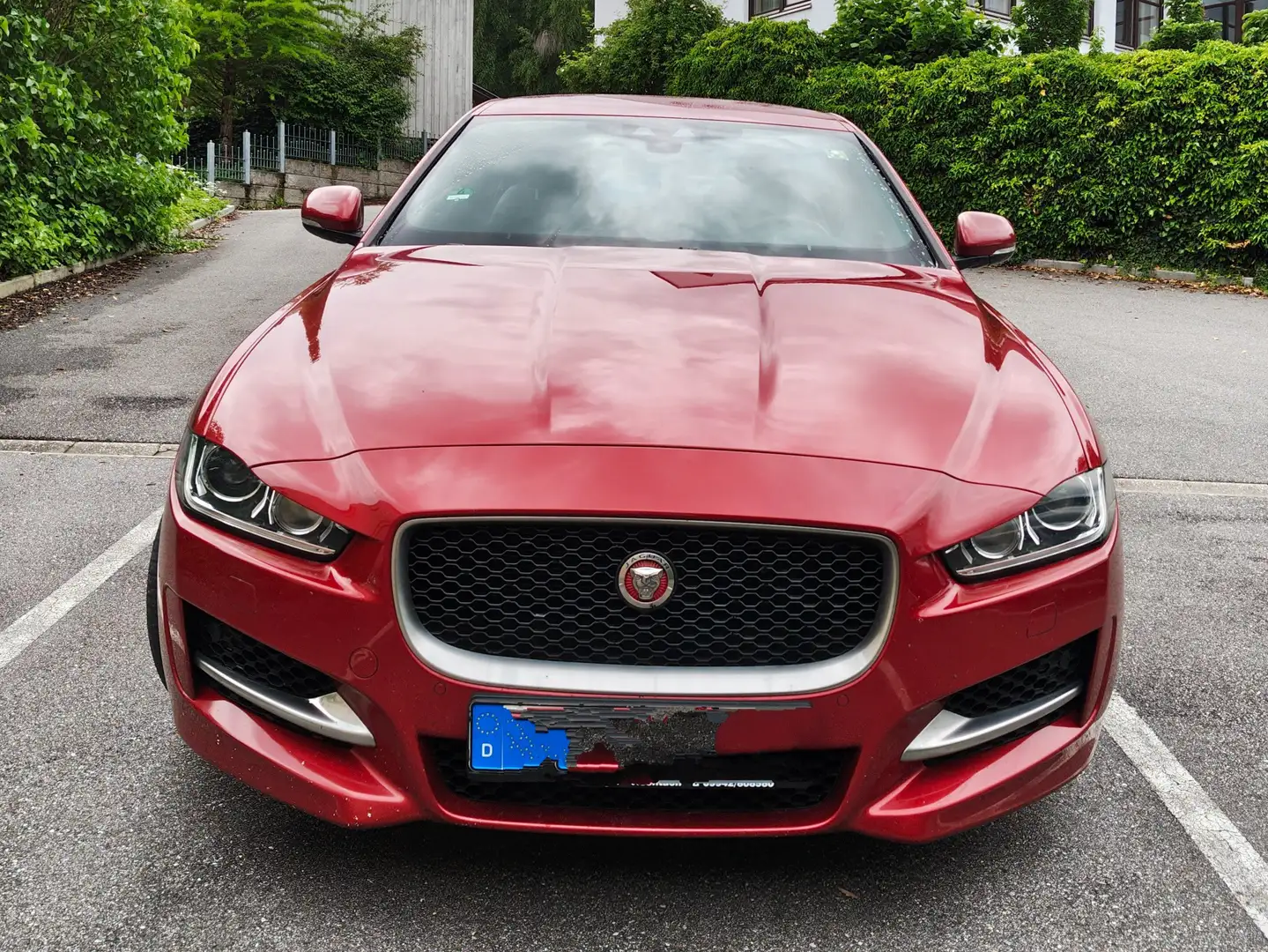Jaguar XE 20d AWD Aut. R-Sport Rot - 2