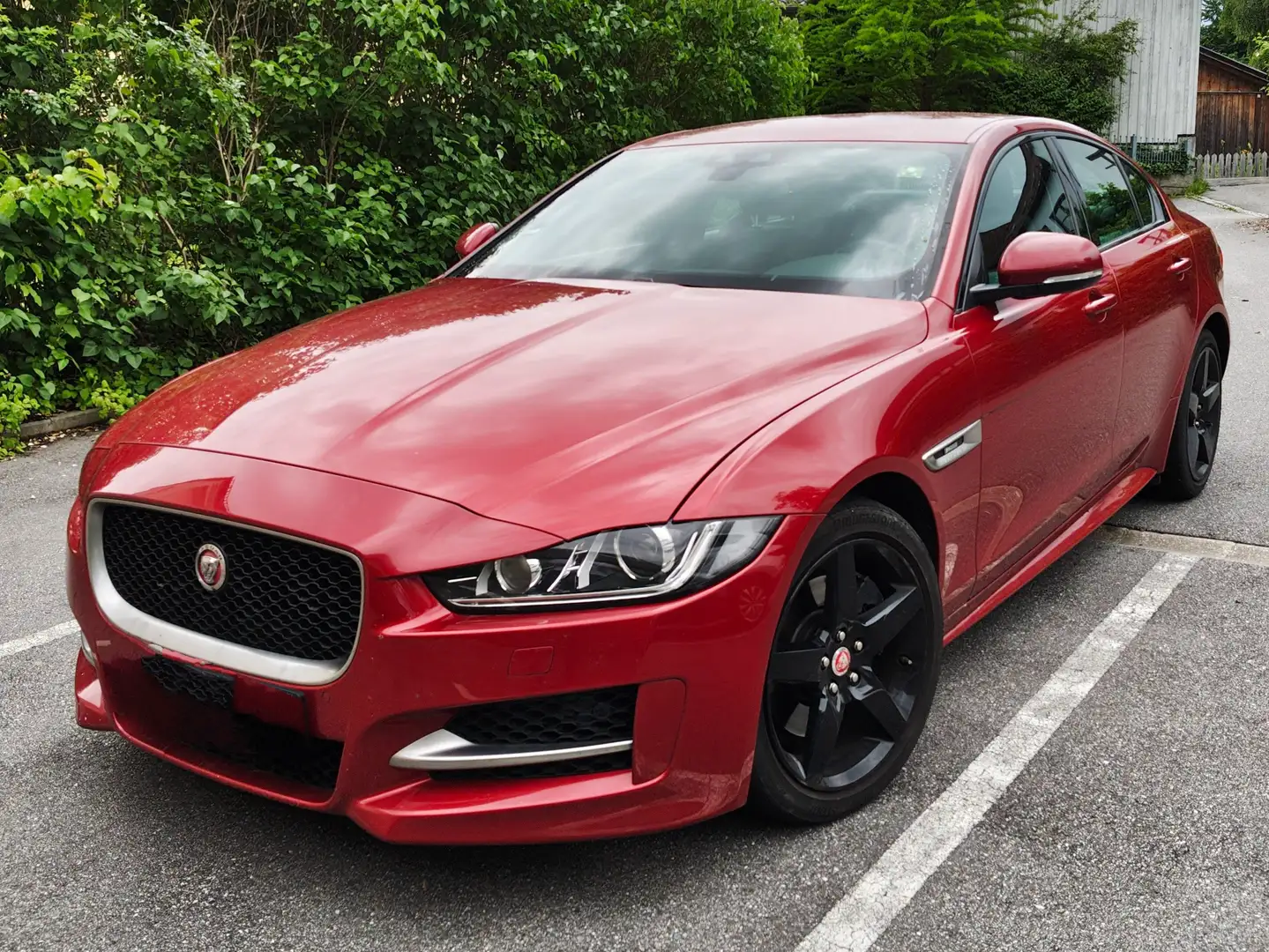 Jaguar XE 20d AWD Aut. R-Sport Rot - 1