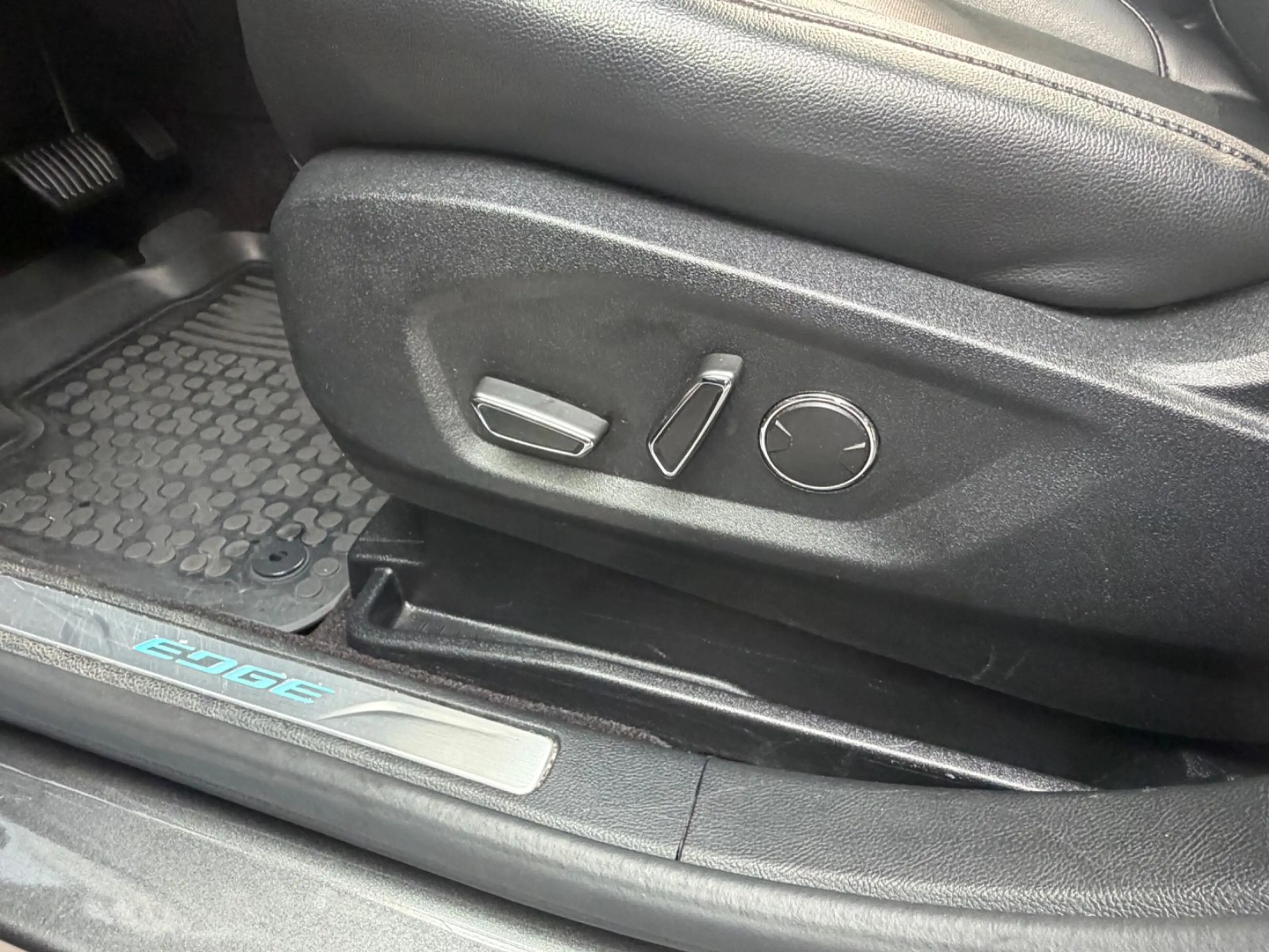Ford Edge Titanium 4x4*LED*Navi*Klima*ACC*Sitzh.* — photo 8