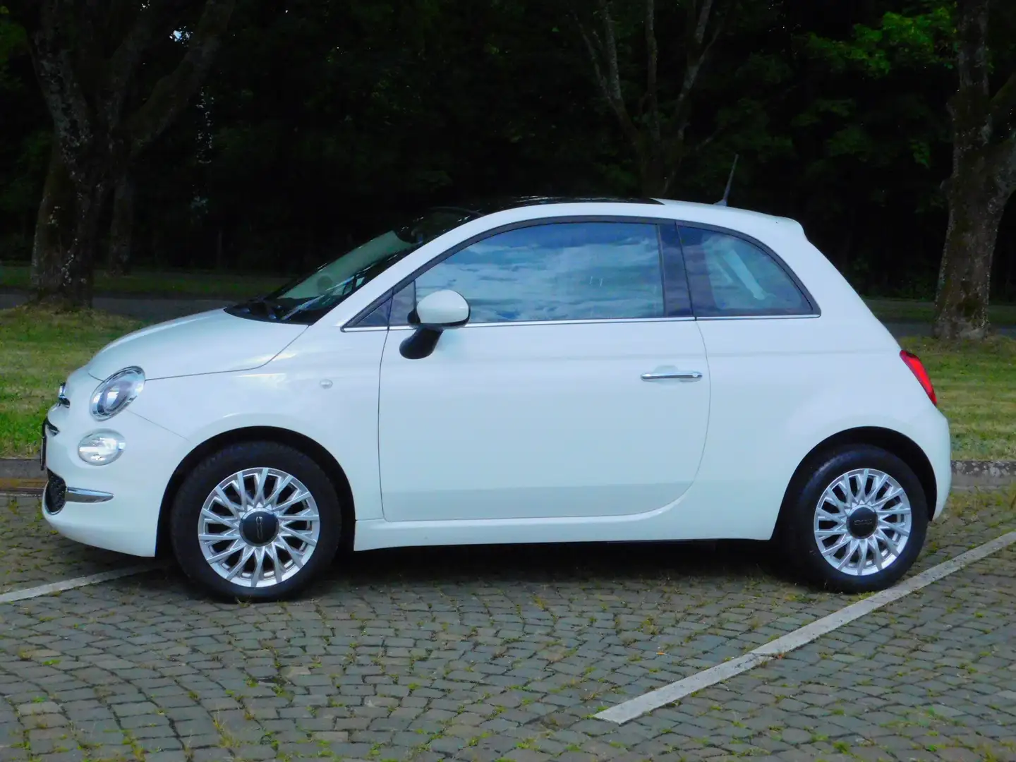Fiat 500 1.2 8V Lounge Panoramadach Lederlenkrad Alufelgen Weiß - 2