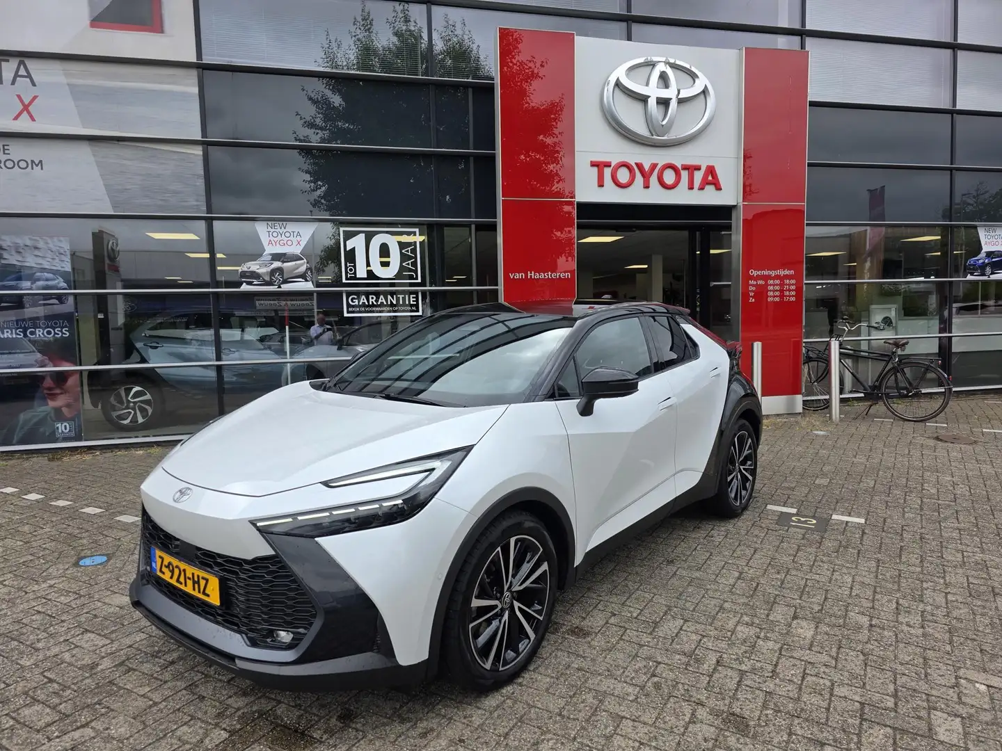 Toyota C-HR 2.0 High Power PHEV 223pk CVT Première Edition Wit - 1