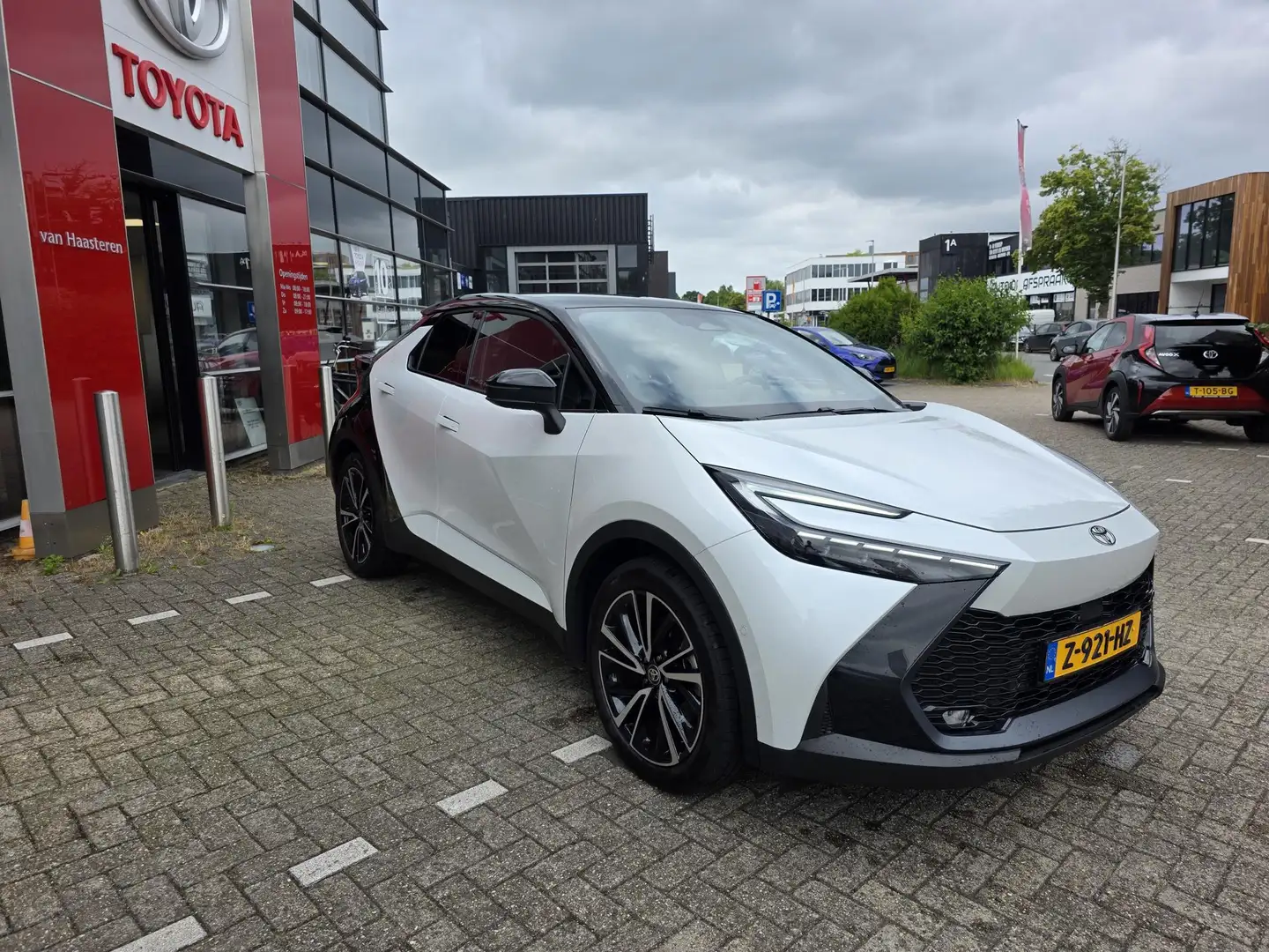 Toyota C-HR 2.0 High Power PHEV 223pk CVT Première Edition Wit - 2