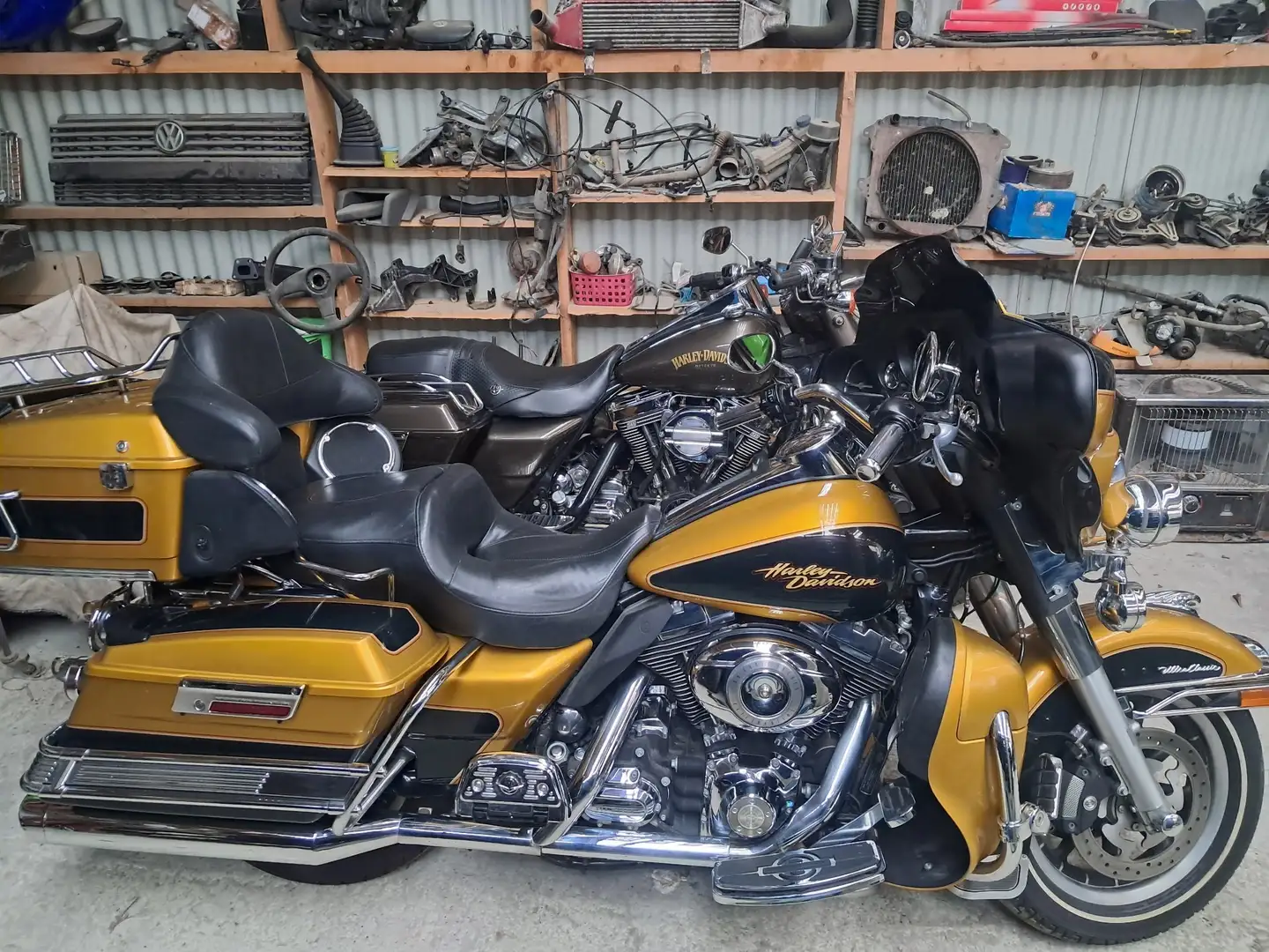 Harley-Davidson Electra Glide Gold - 1