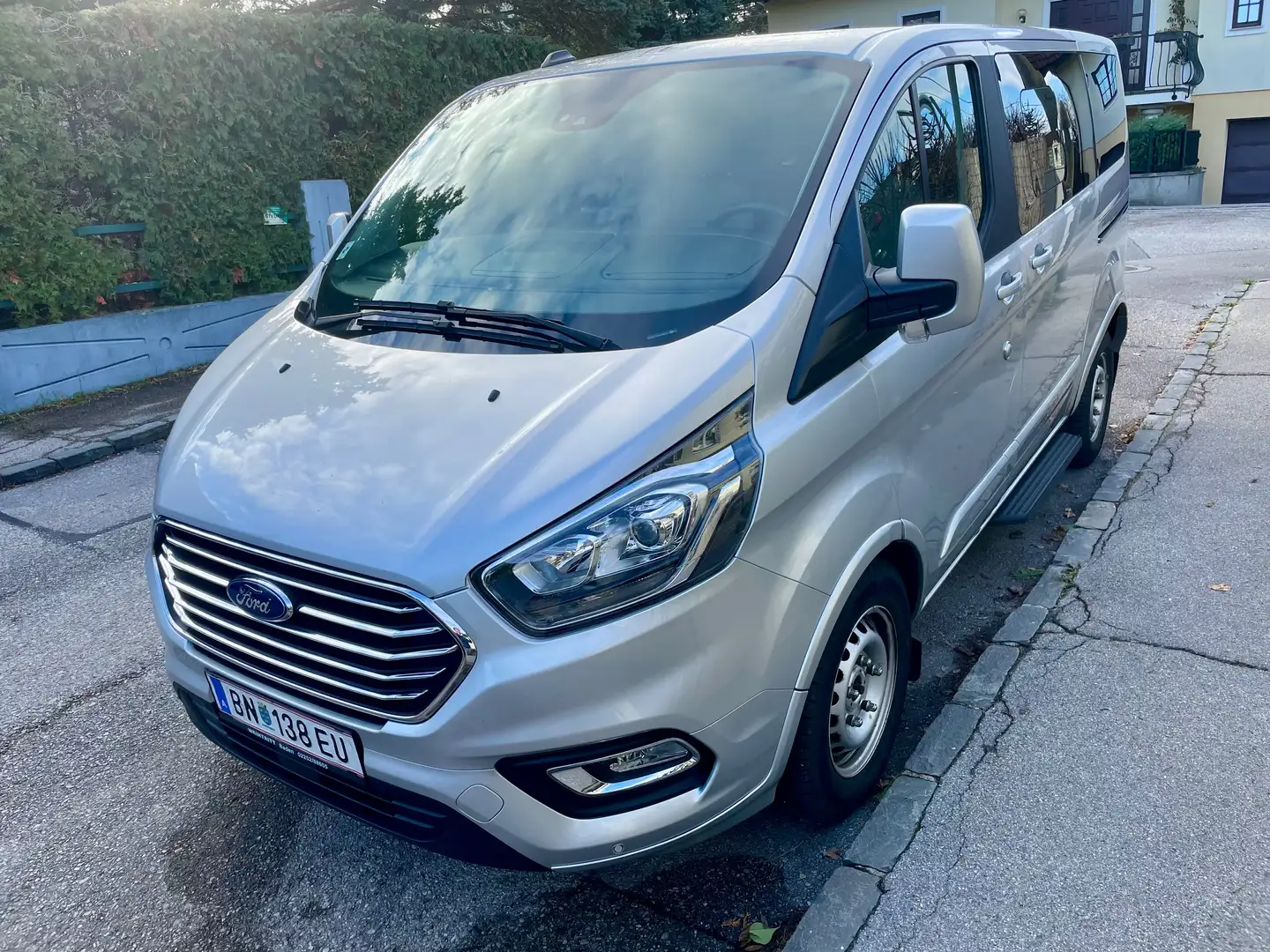 Ford Tourneo Custom Tourneo Custom 2,0 EcoBlue 320 L1 Titanium Silber - 1