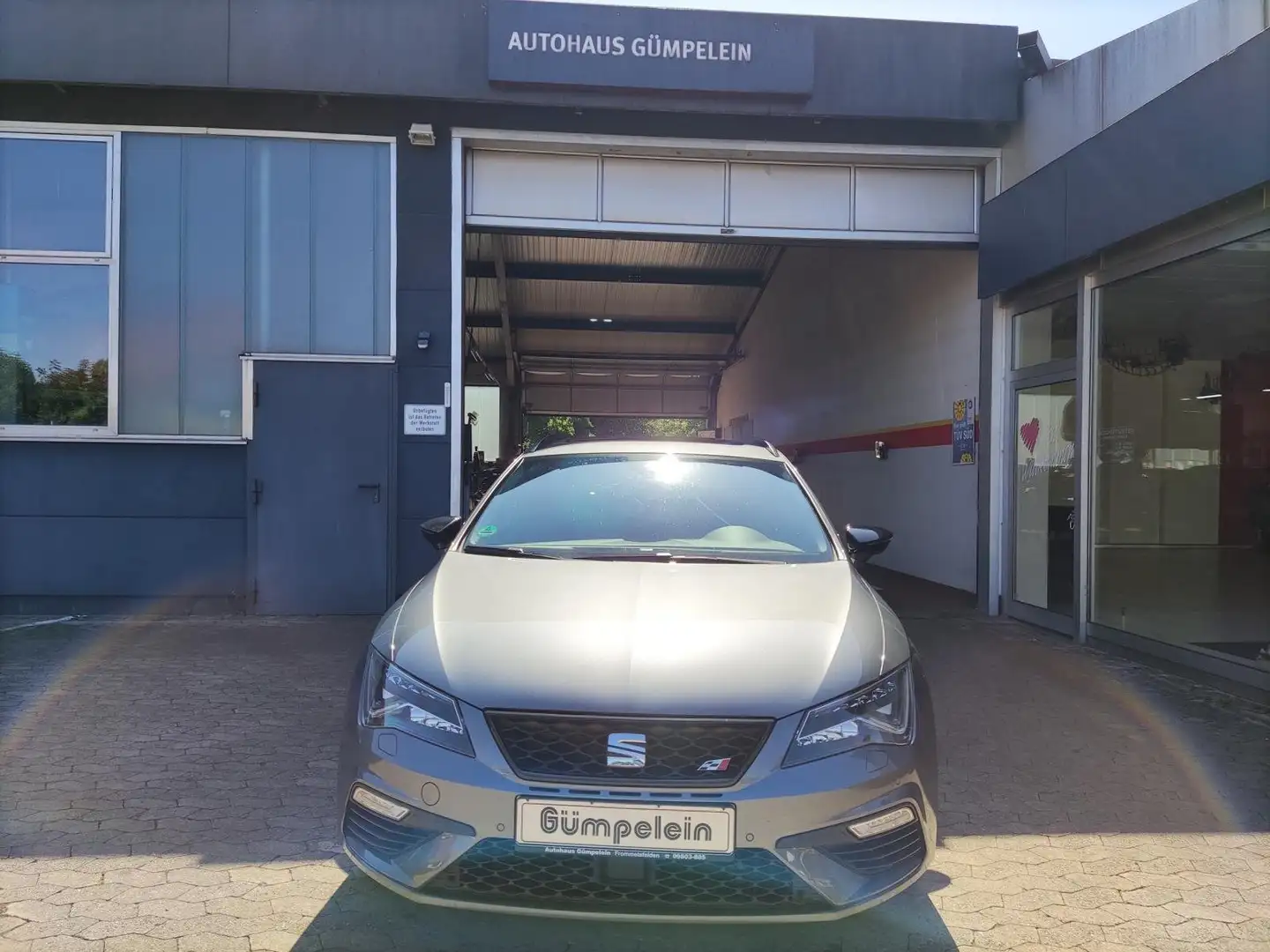 SEAT Leon Cupra 300 4Drive ST (5F8) Grau - 1