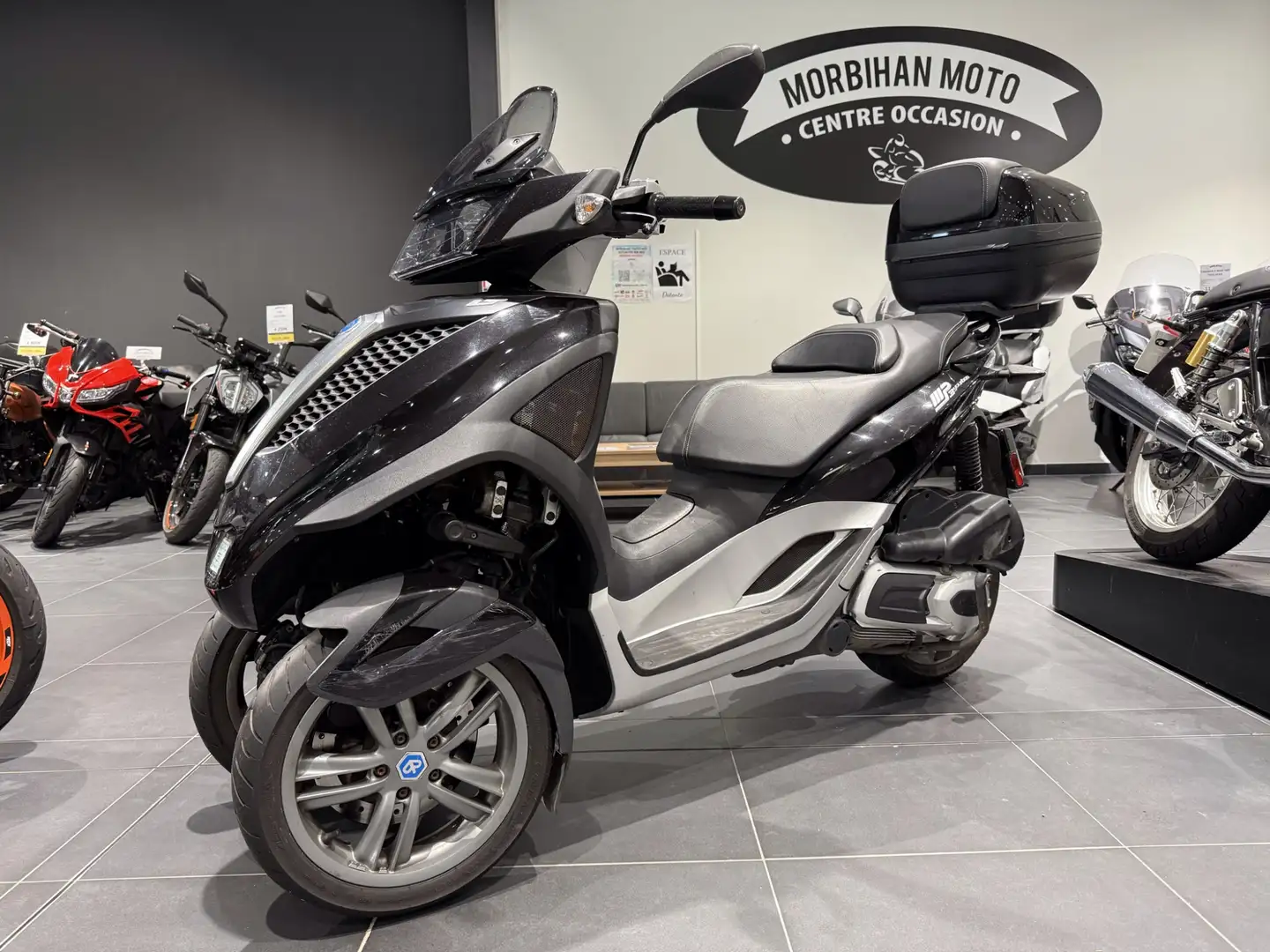 Piaggio MP3 300 Noir - 1