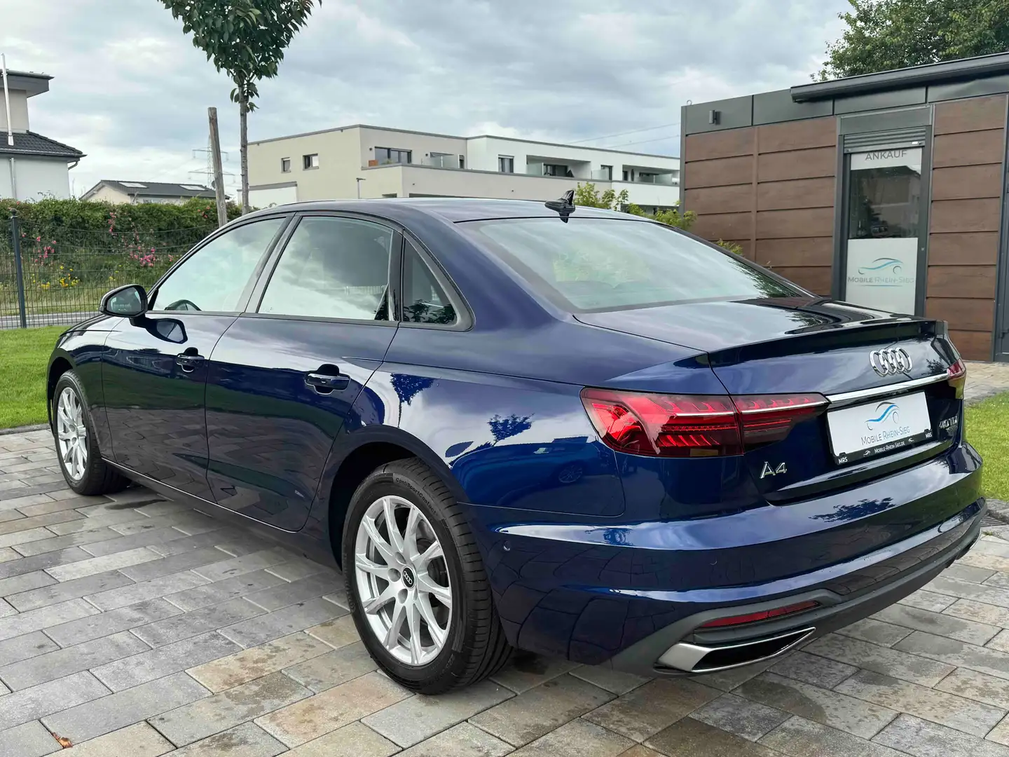 Audi A4 40 TDI quattro *Matrix*AHK*Navi*Cam* Blauw - 2