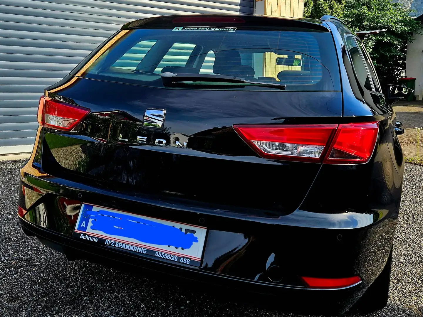 SEAT Leon Leon ST X-Perience 1,6 TDI X-Perience Schwarz - 2