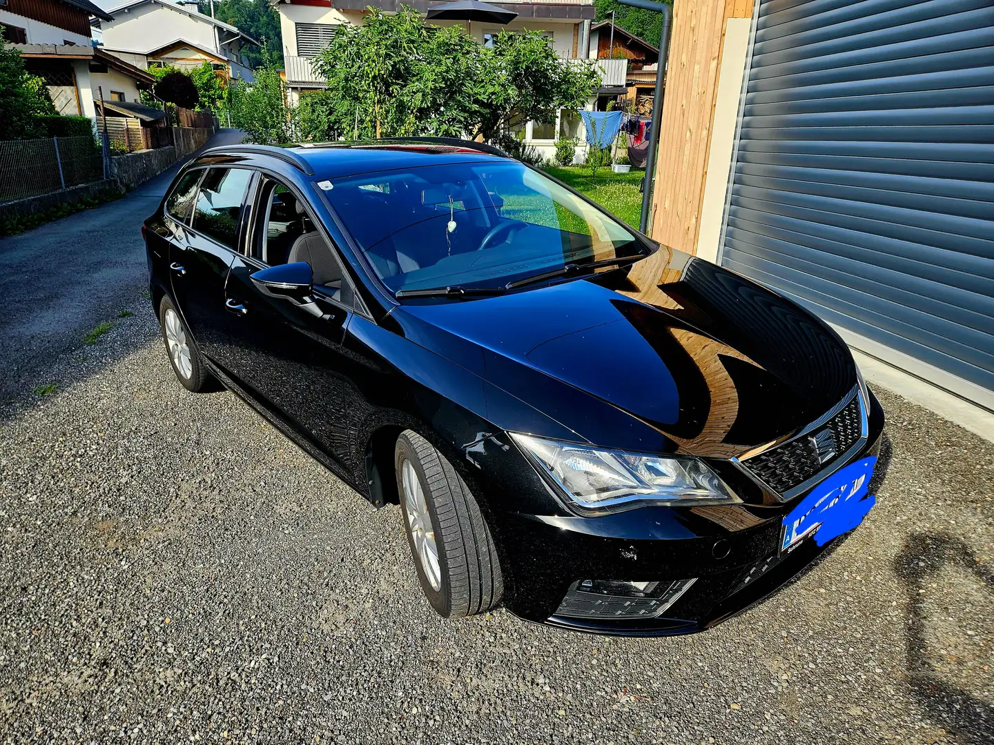 SEAT Leon Leon ST X-Perience 1,6 TDI X-Perience Schwarz - 1