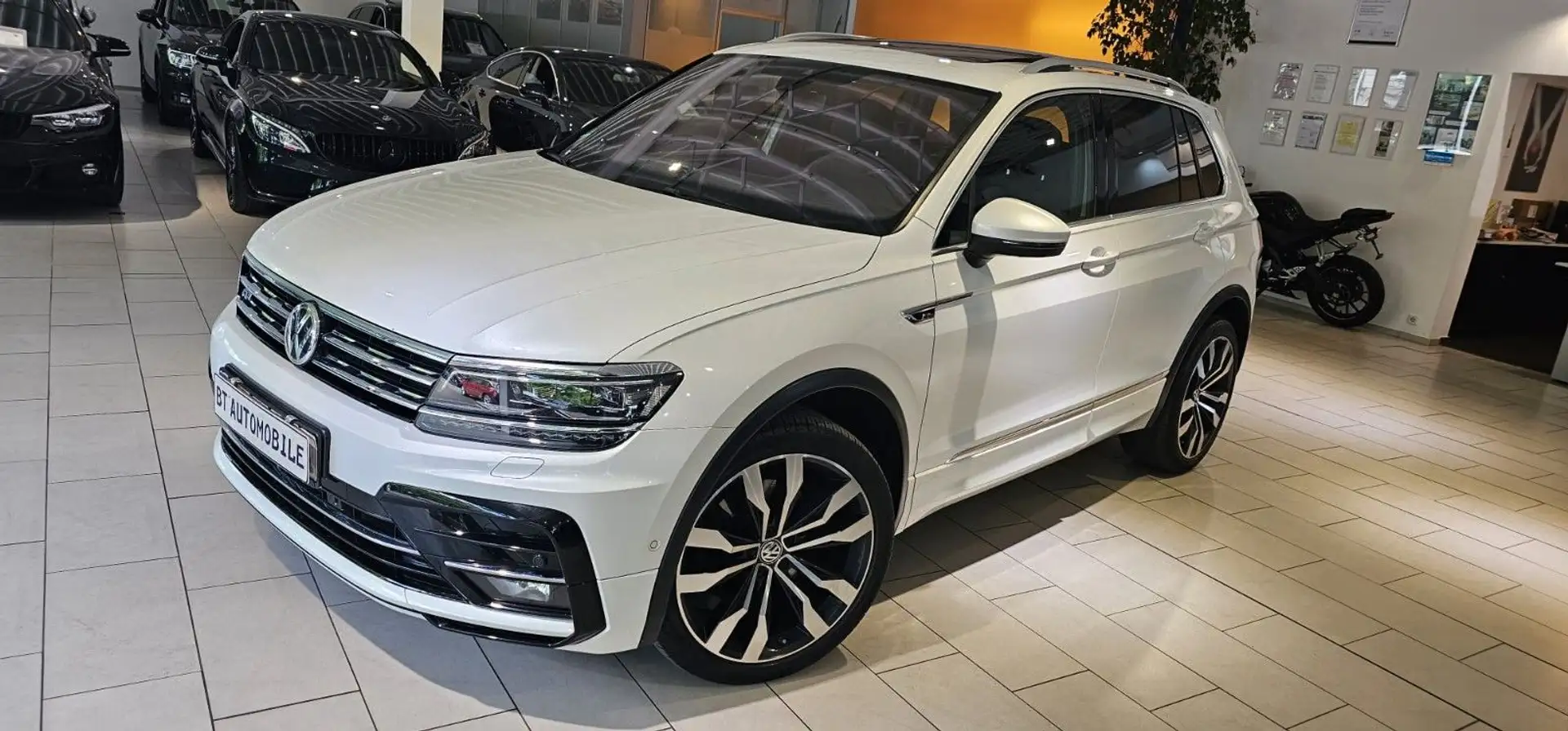 Volkswagen Tiguan R-Line Highline 4Motion Voll Pano 360 Kam AHK Le Weiß - 1